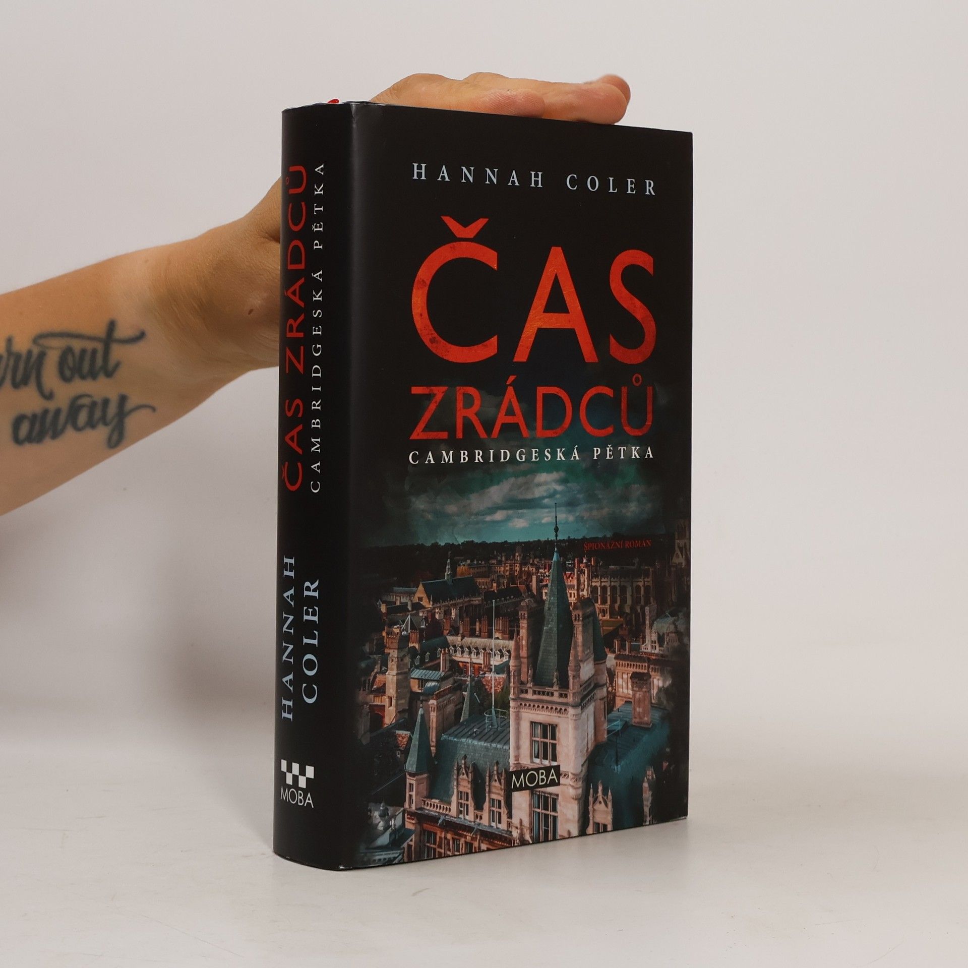 Hannah Coler Čas zrádců: Cambridgeská pětka