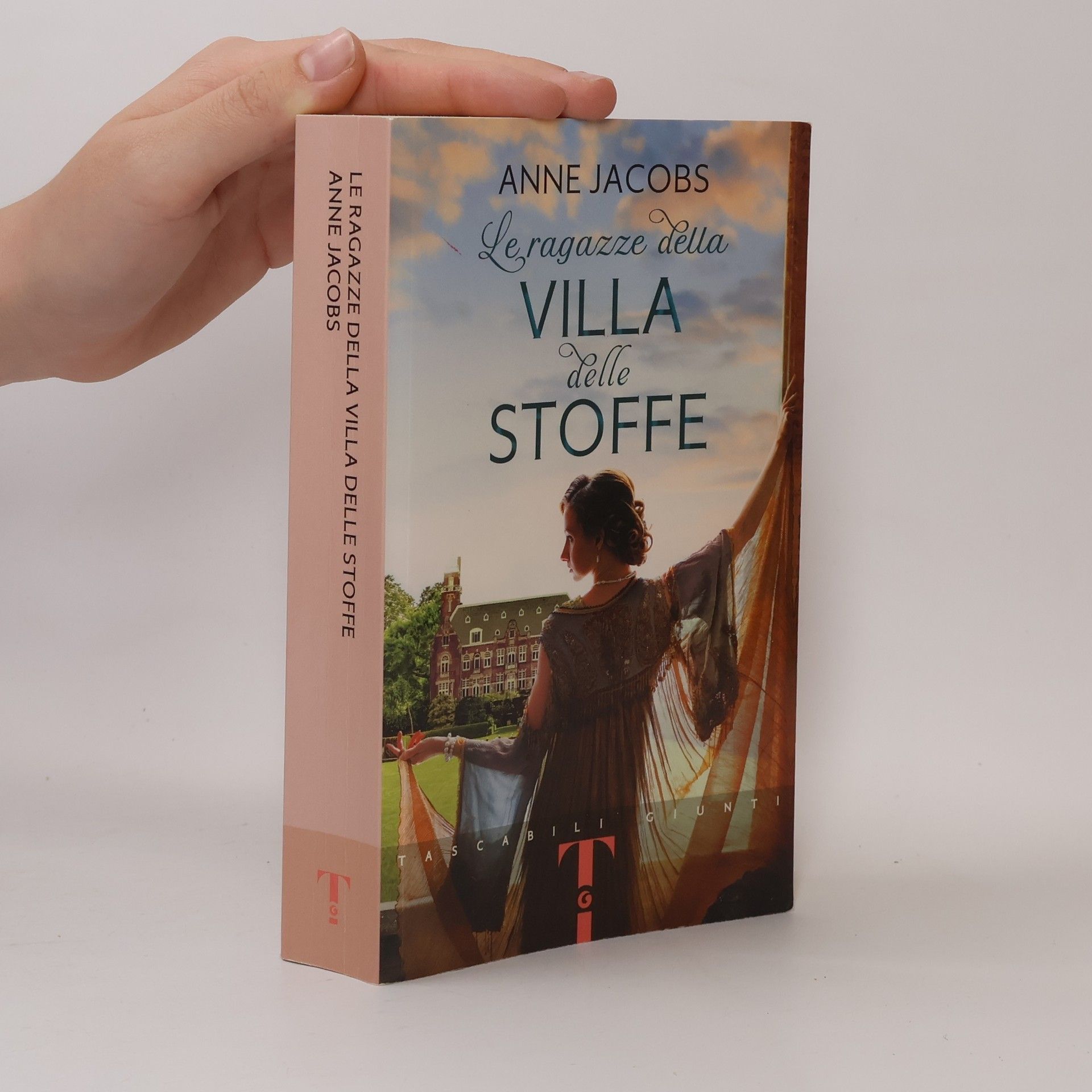 Anne Jacobs Tascabili Giunti: Le ragazze della Villa delle Stoffe
