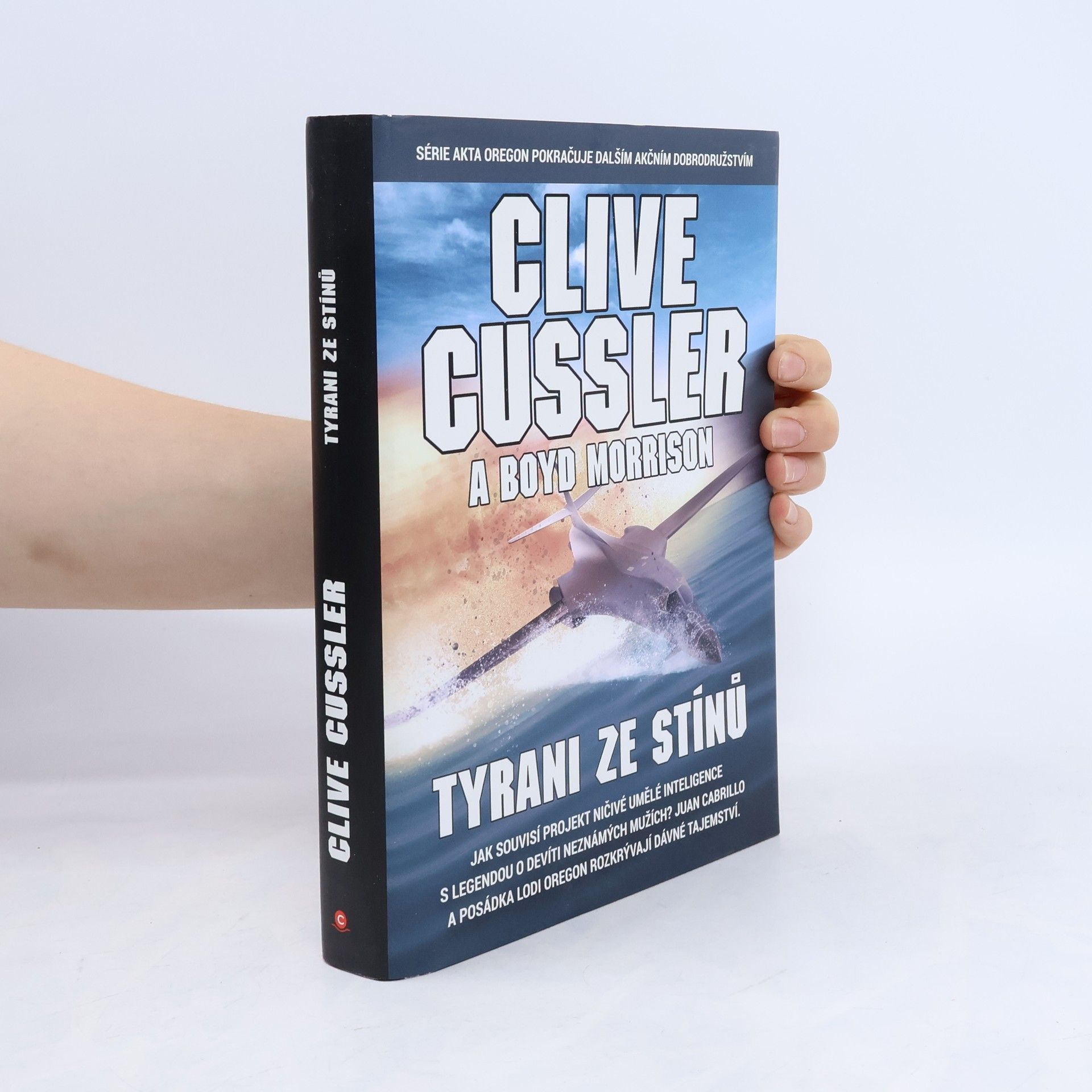 Clive Cussler Tyrani ze stínů : román z řady Akta Oregon