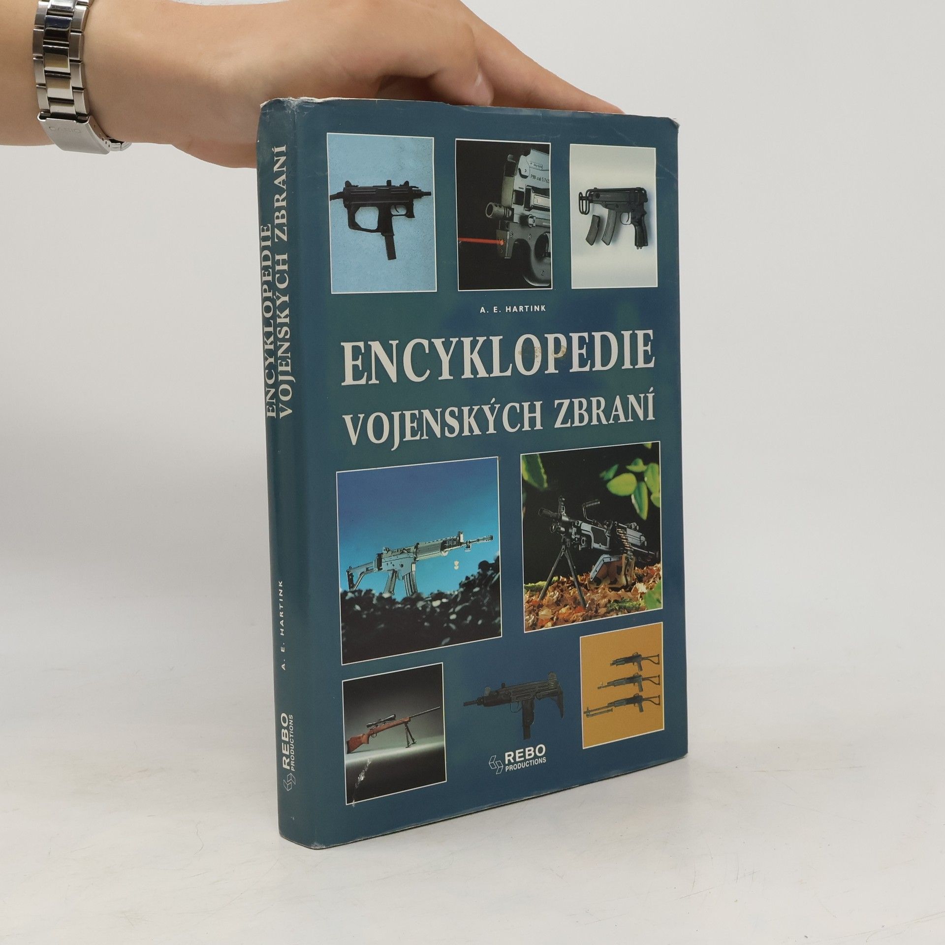 A. E. Hartink Encyklopedie vojenských zbraní