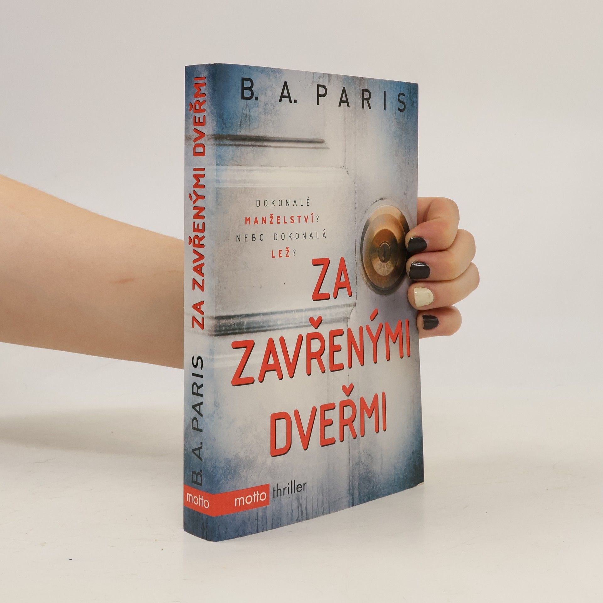 B.A. Paris Za zavřenými dveřmi