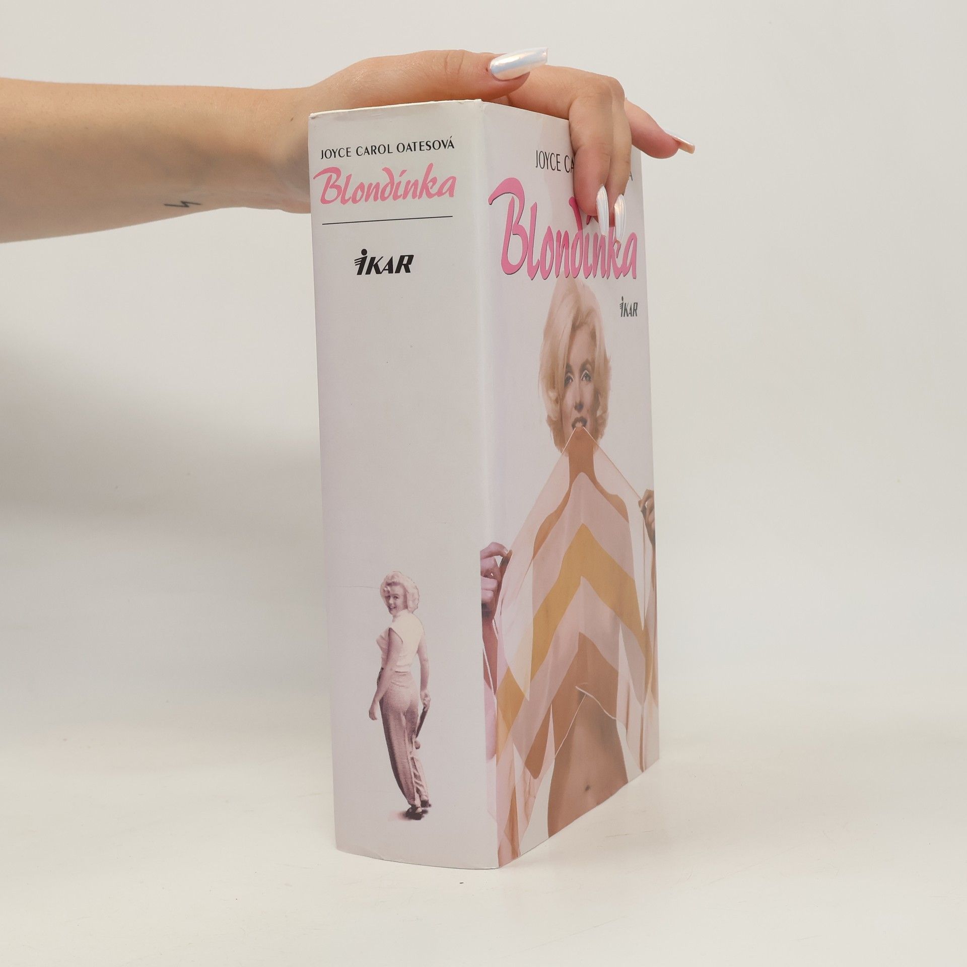 Blondínka