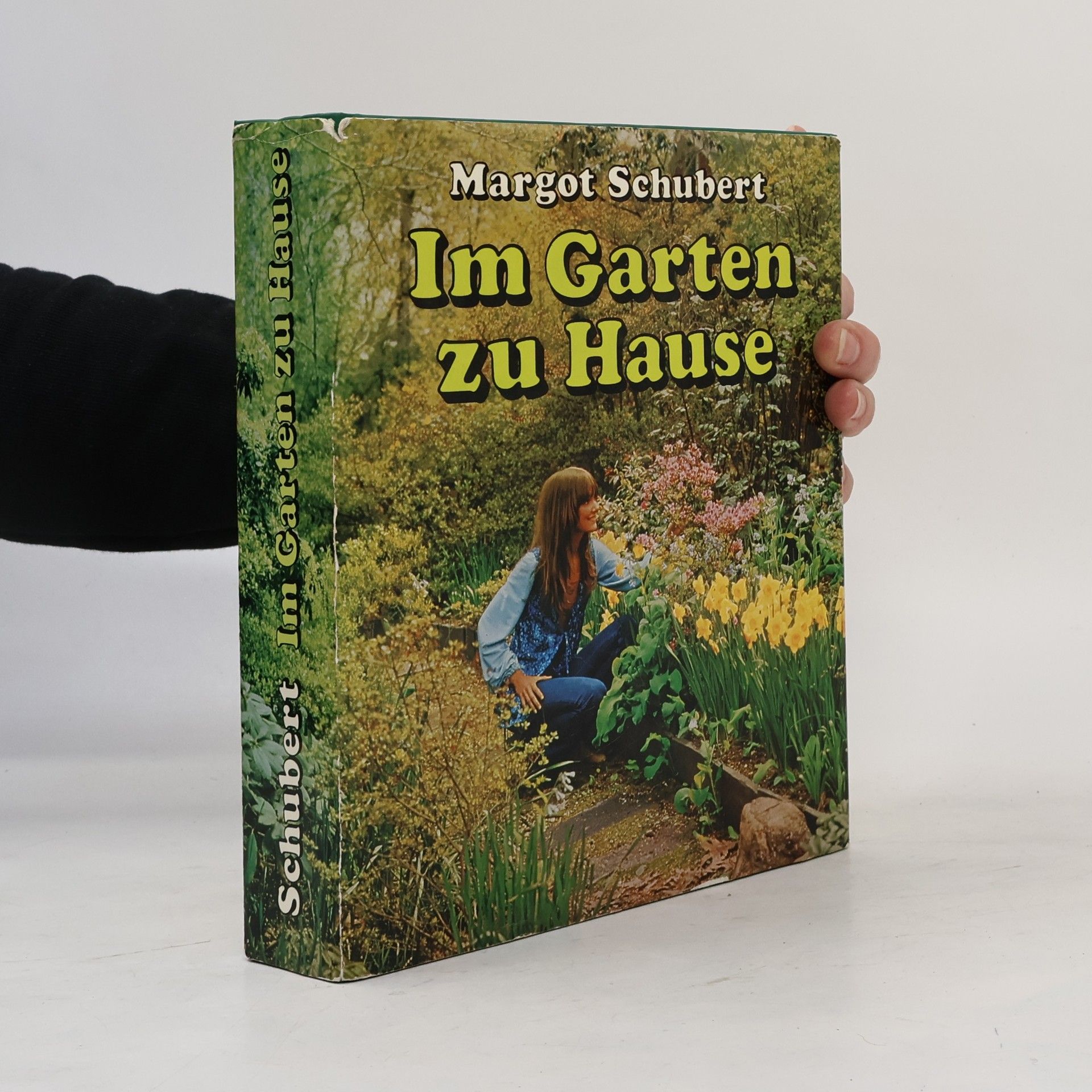 Margot Schubert Im Garten zu Hause