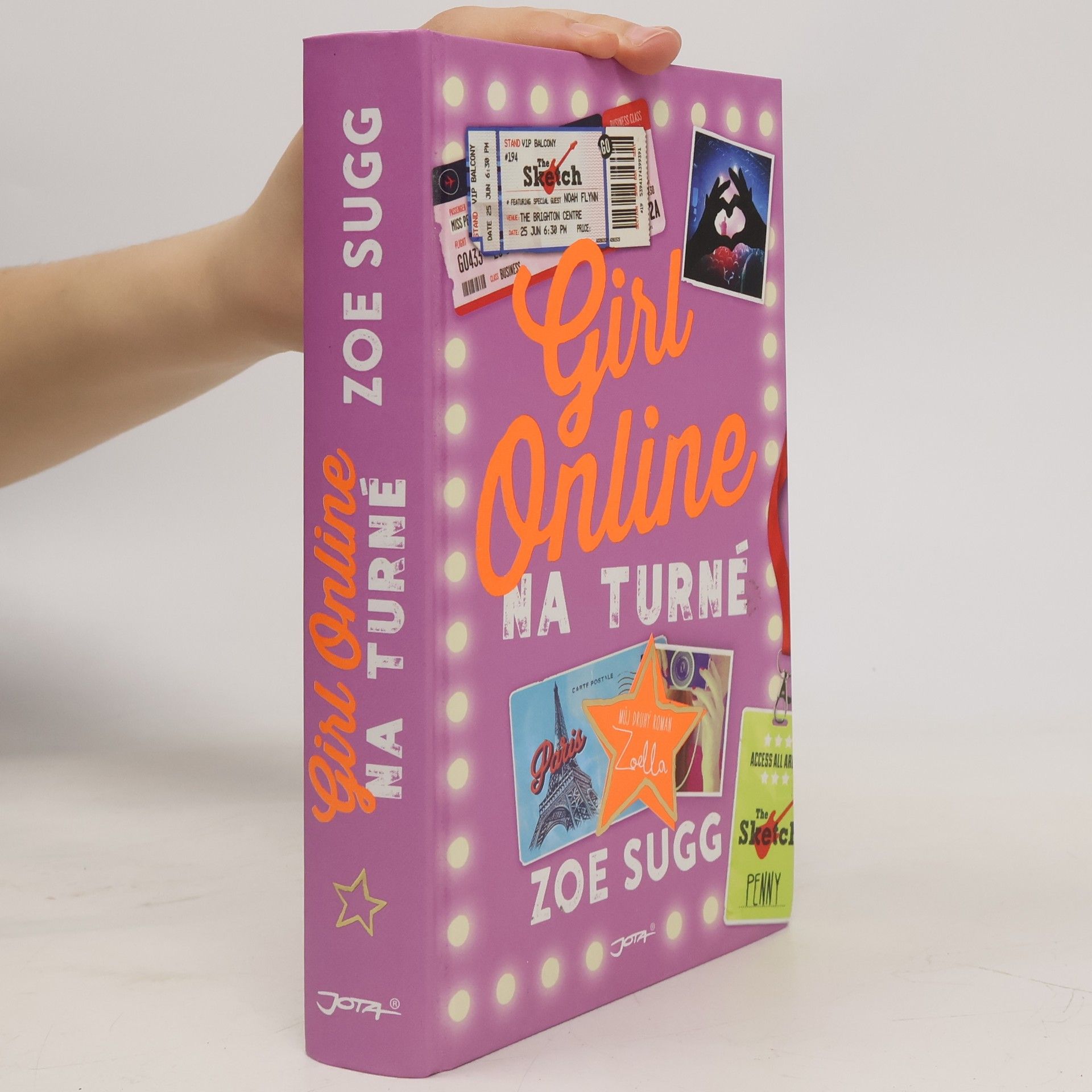 Zoe Sugg Girl Online na turné