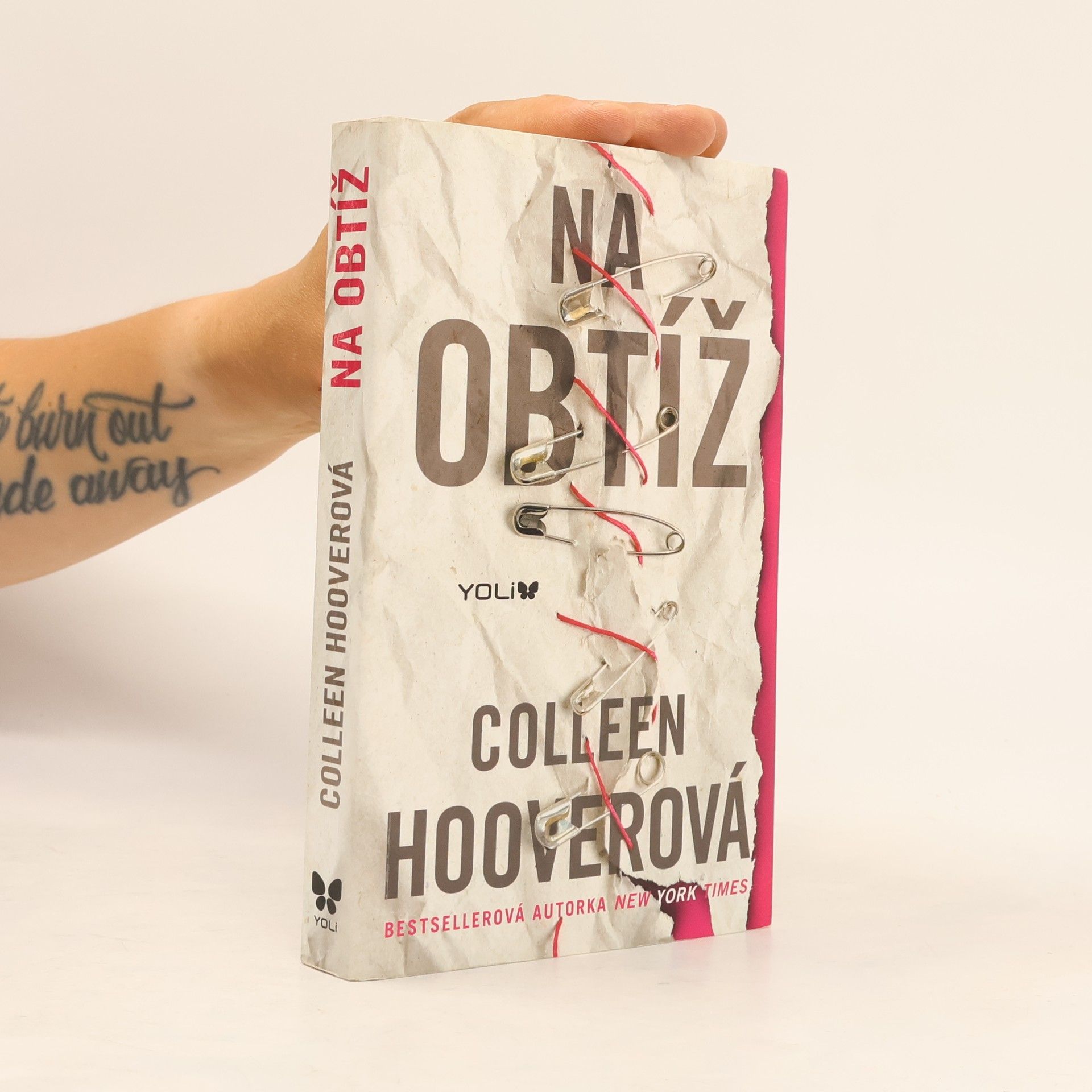 Colleen Hoover Na obtíž