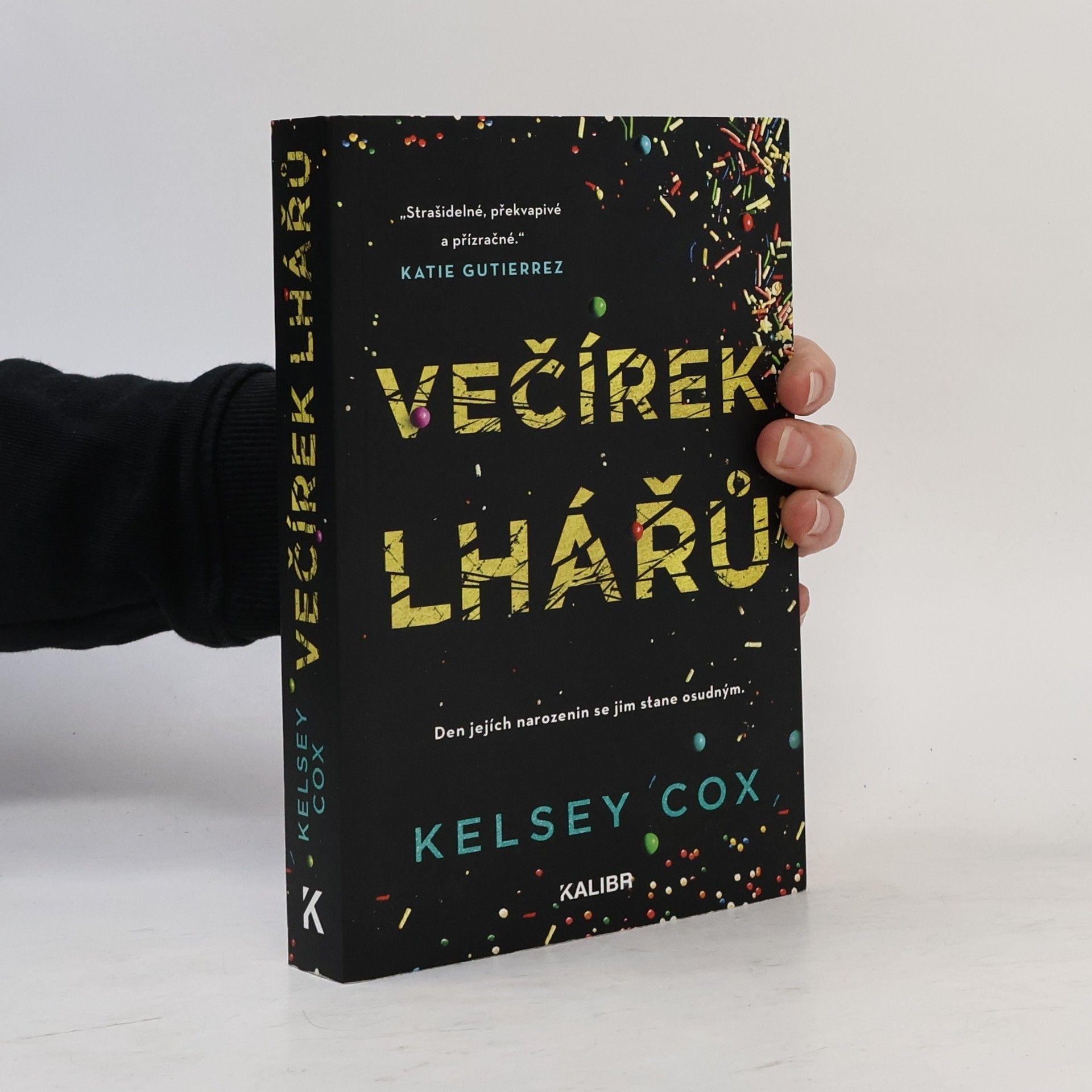 Kelsey Cox Večírek lhářů