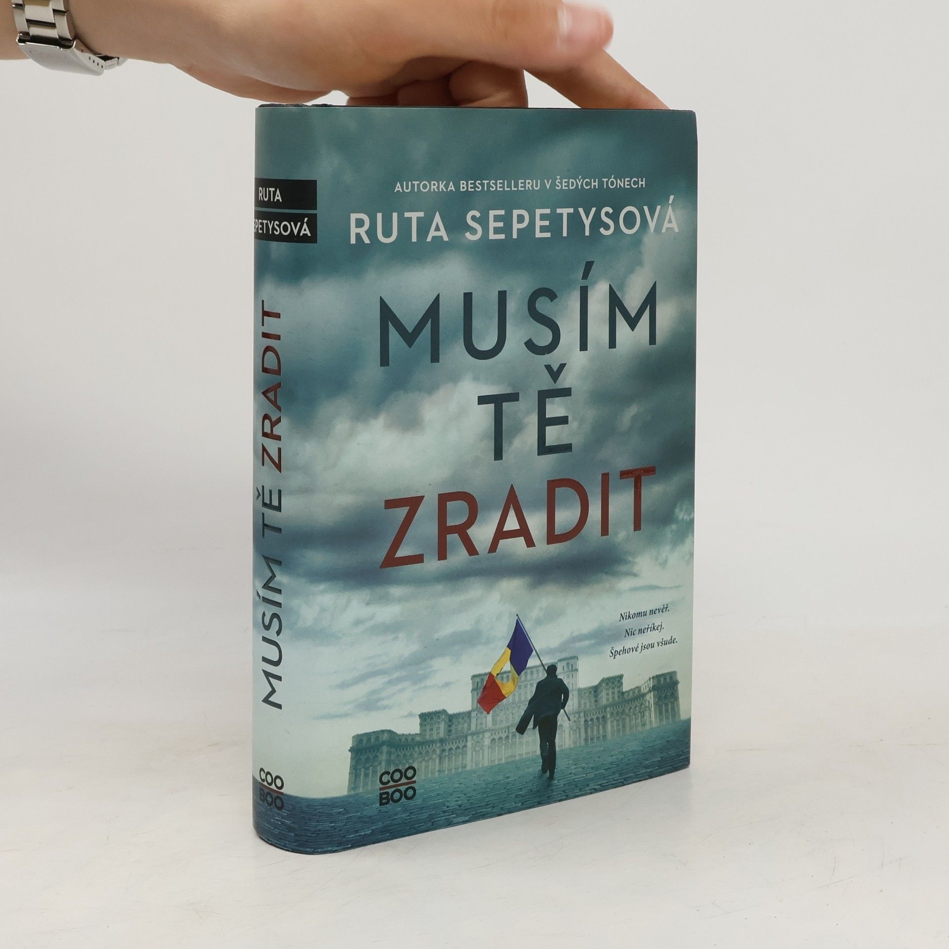 Ruta Sepetys Musím tě zradit
