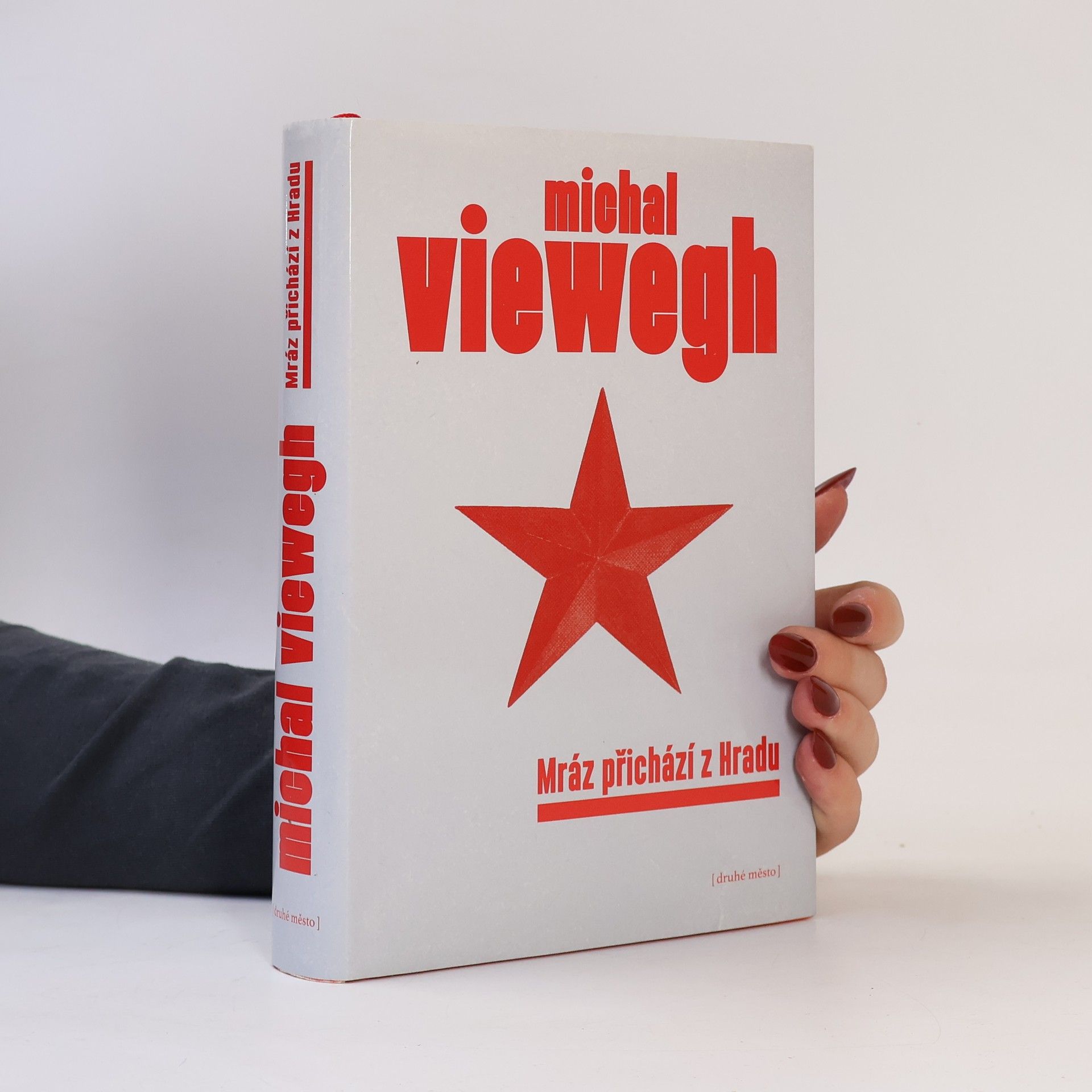 Michal Viewegh Mráz přichází z Hradu