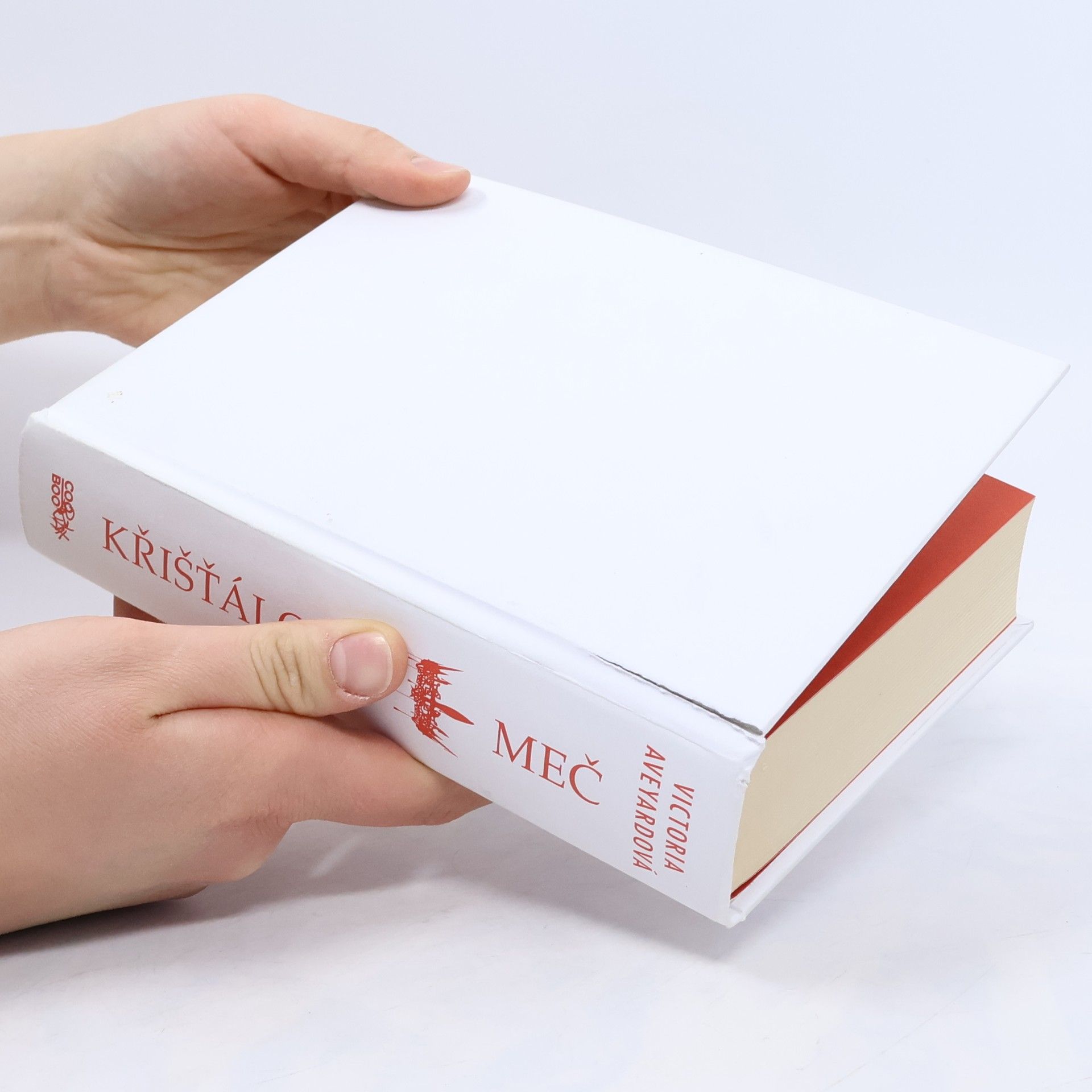 Victoria Aveyard Křišťálový meč