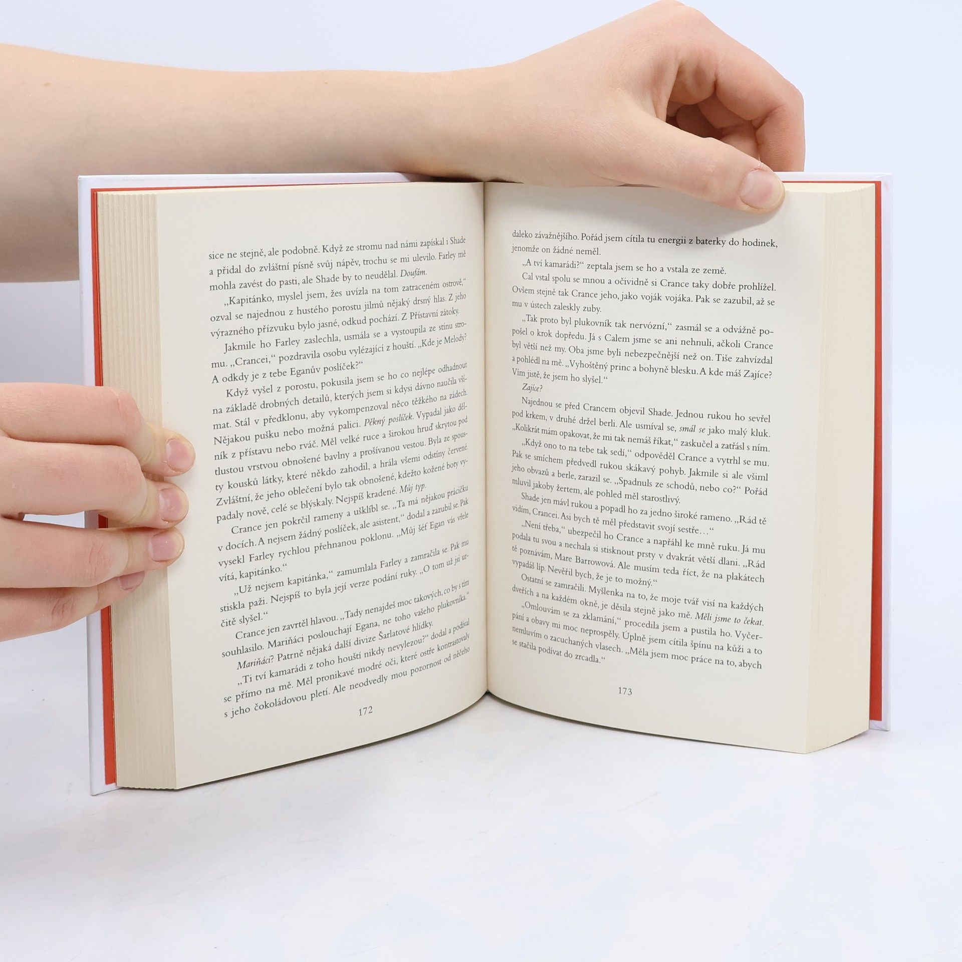 Victoria Aveyard Křišťálový meč