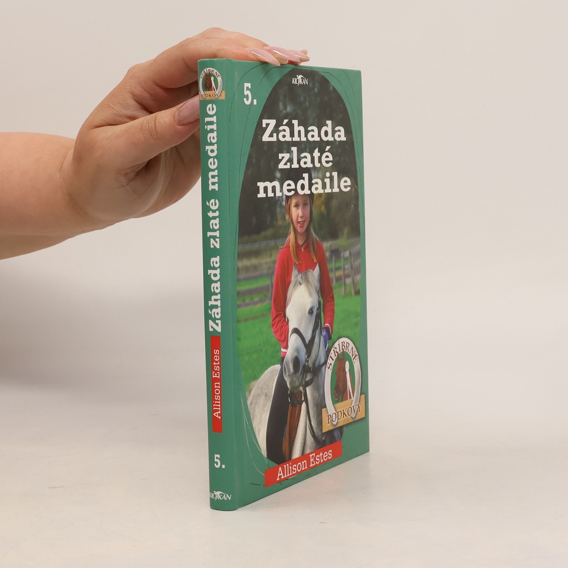 Allison Estes Stříbrné podkovy. 5, Záhada zlaté medaile