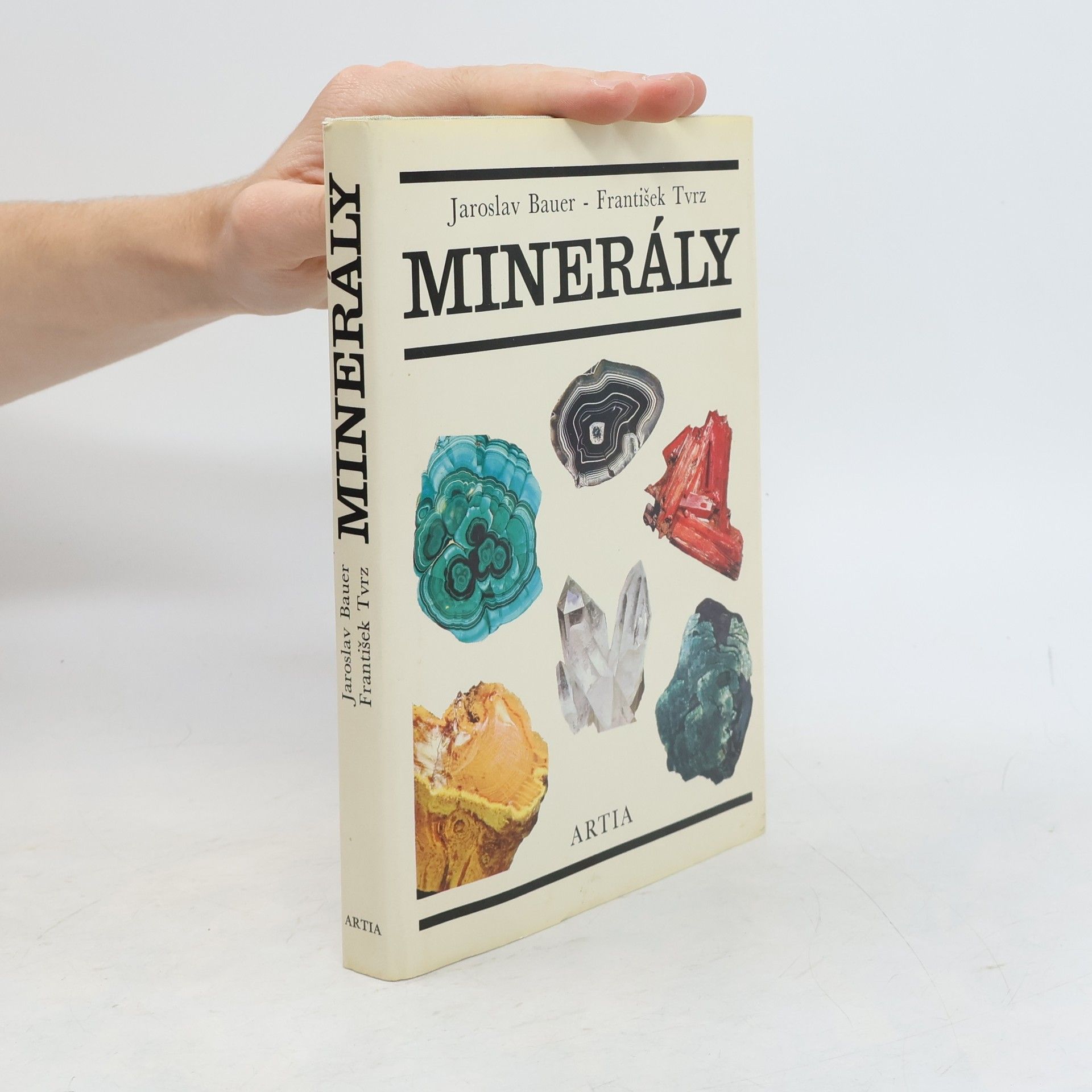 Minerály