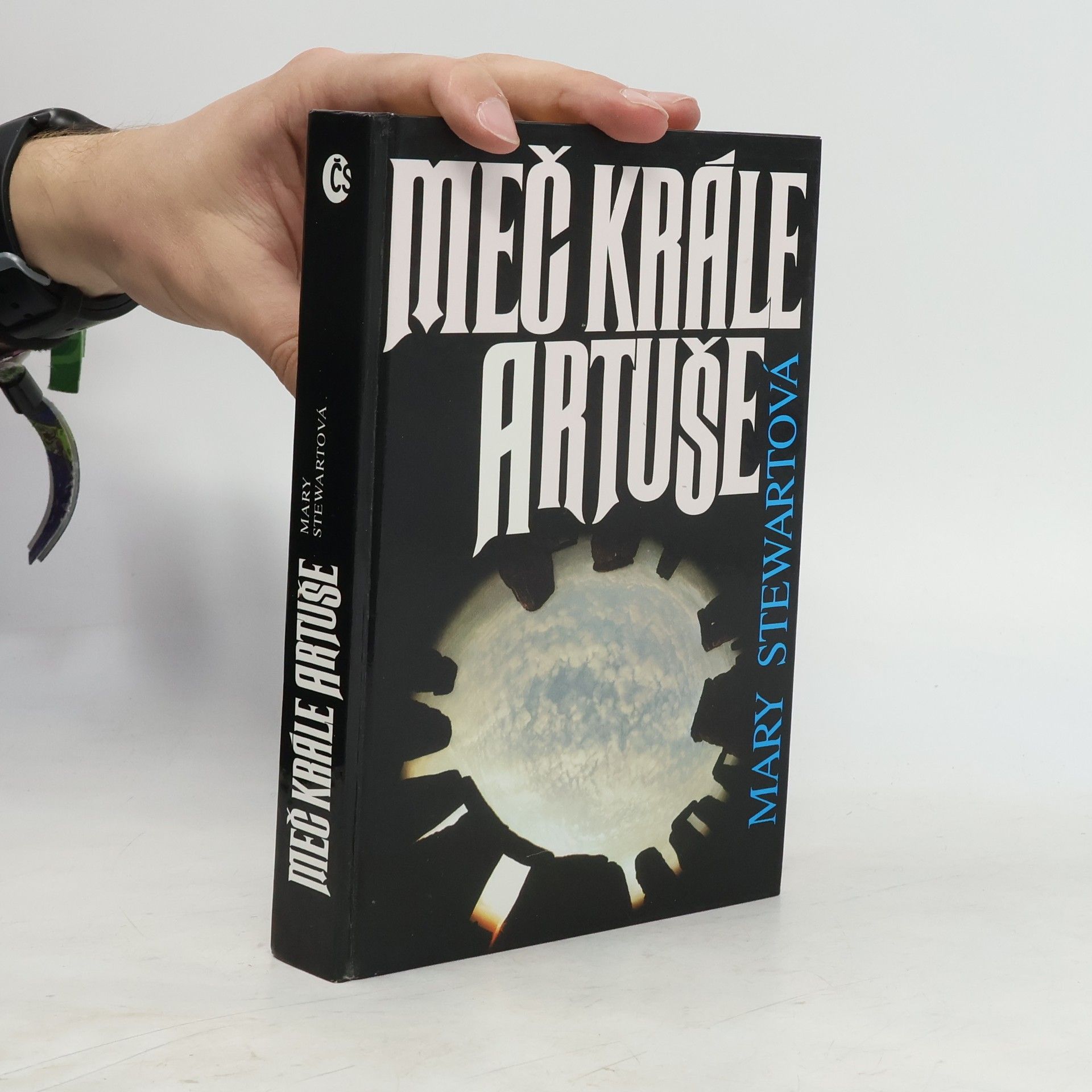 Mary Stewart Meč krále Artuše
