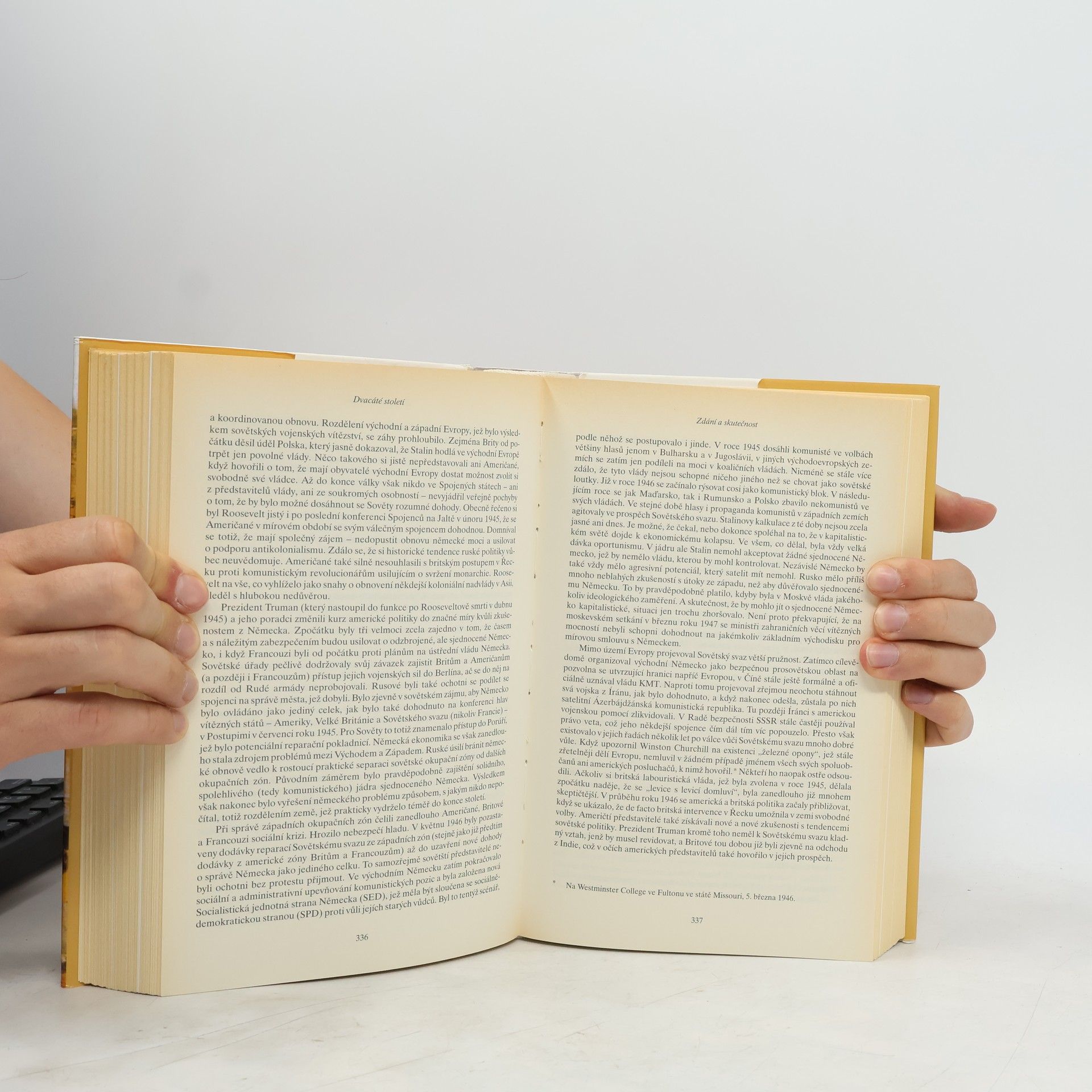 J. M. Roberts Dvacáté století. Dějiny světa od roku 1901 do současnosti