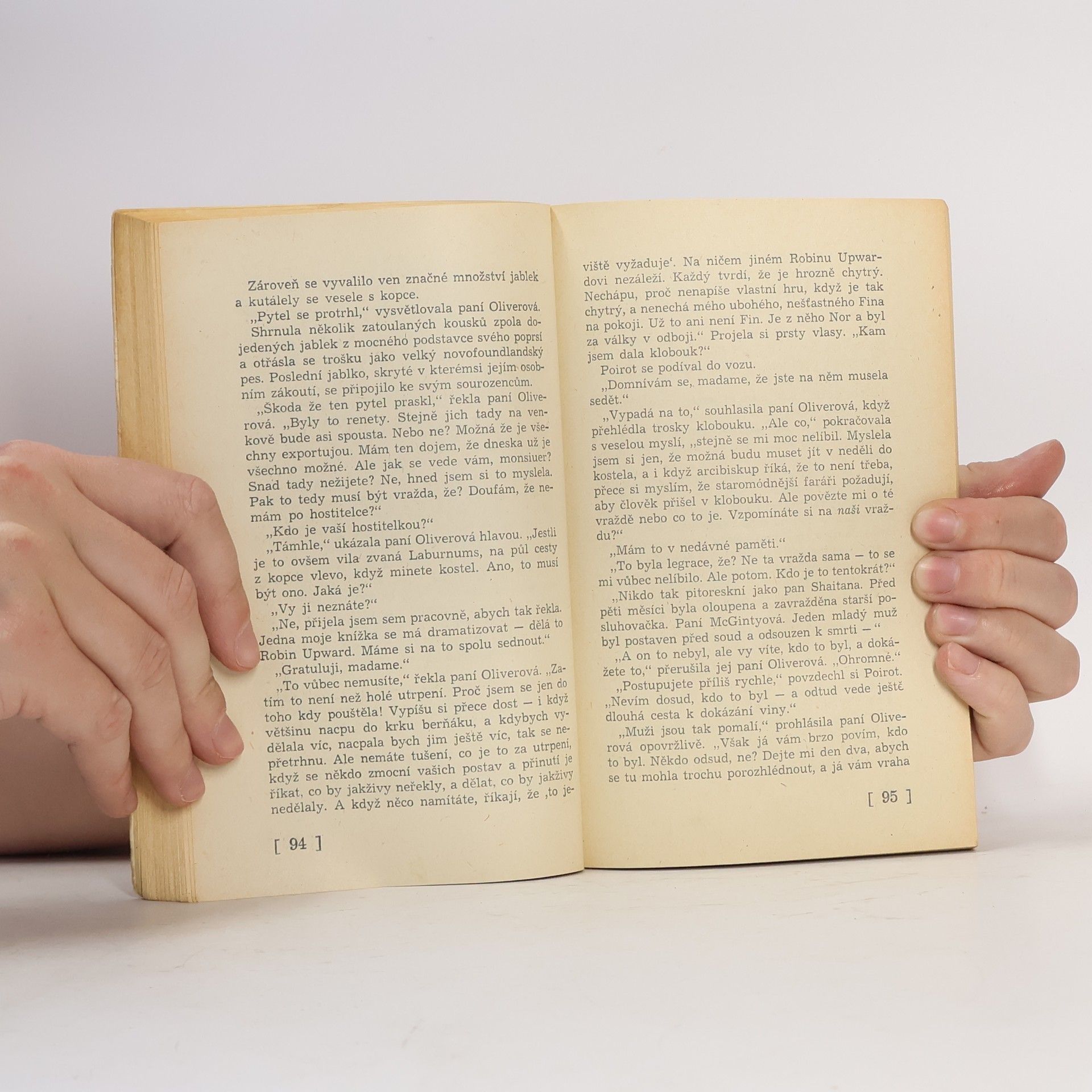 Agatha Christie Smrt staré posluhovačky