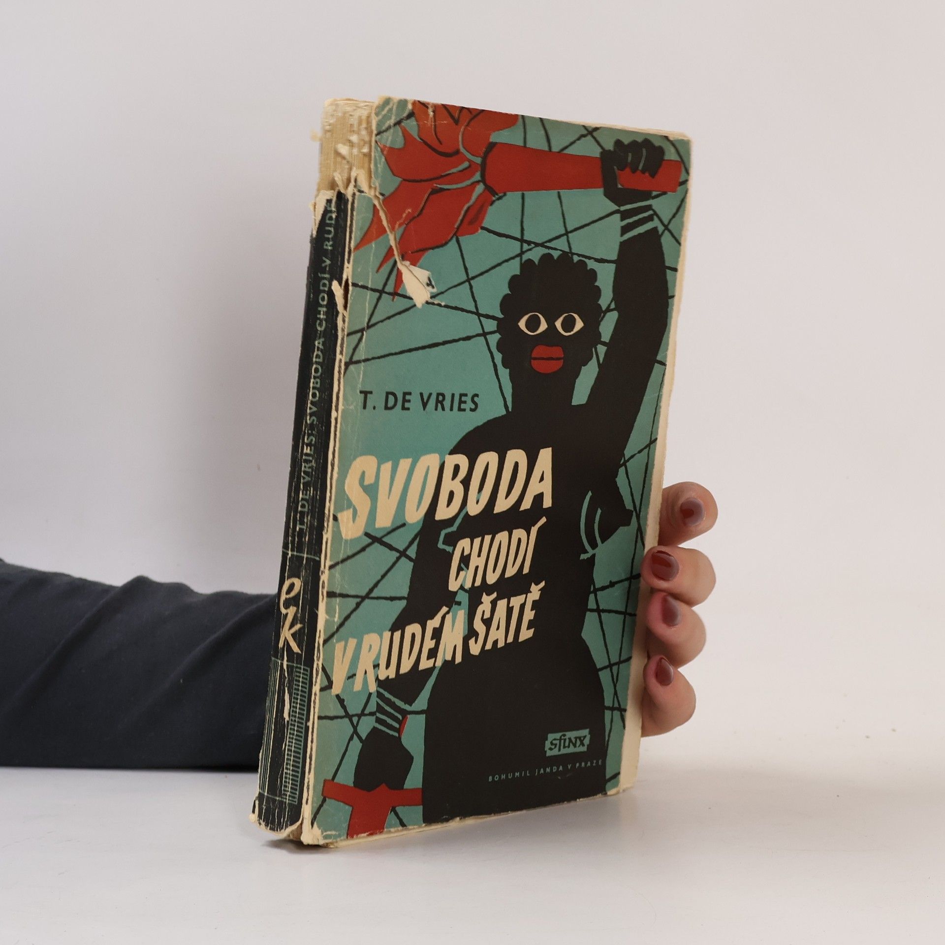 Marie Polívková Svoboda chodí v rudém šatě