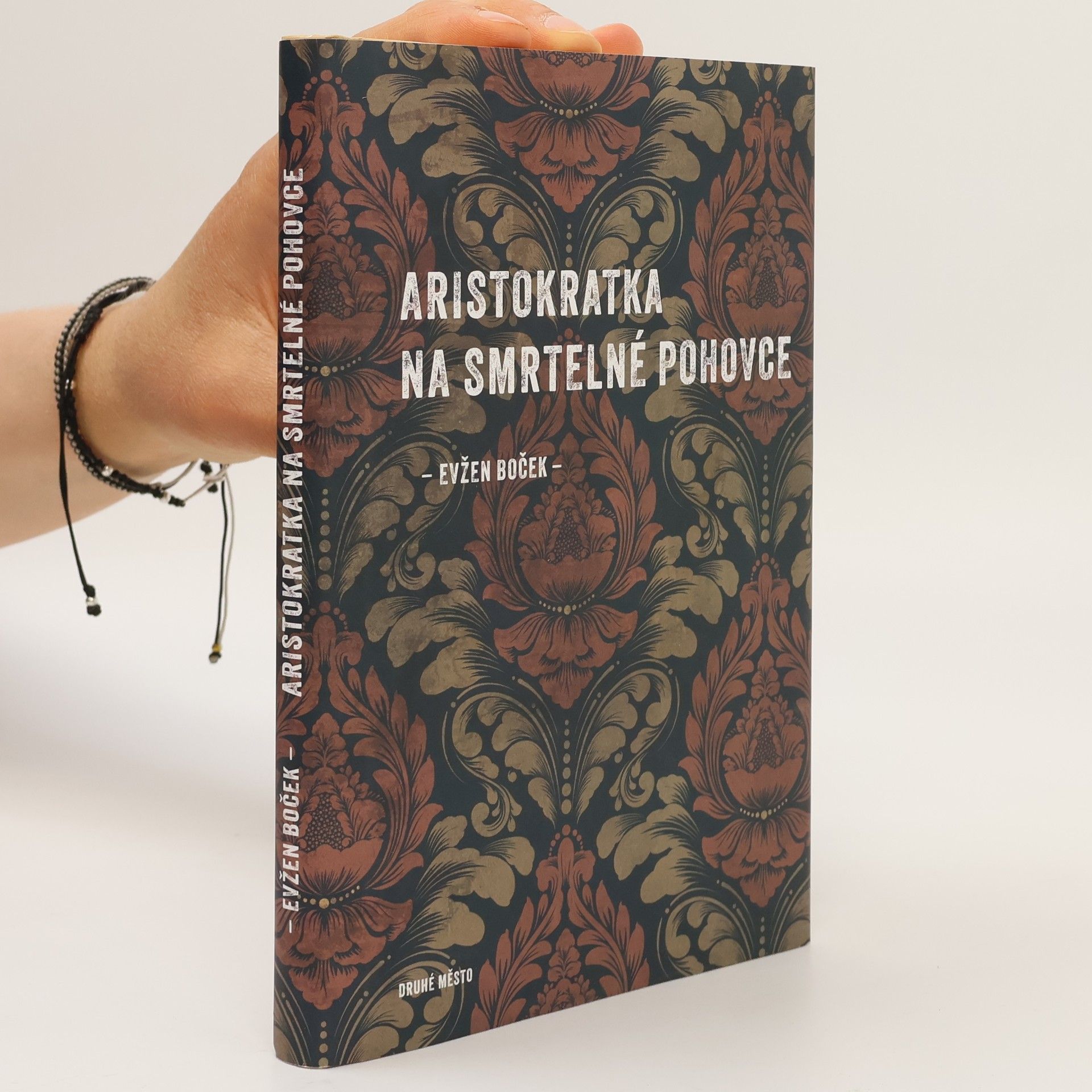Aristokratka na smrtelné pohovce