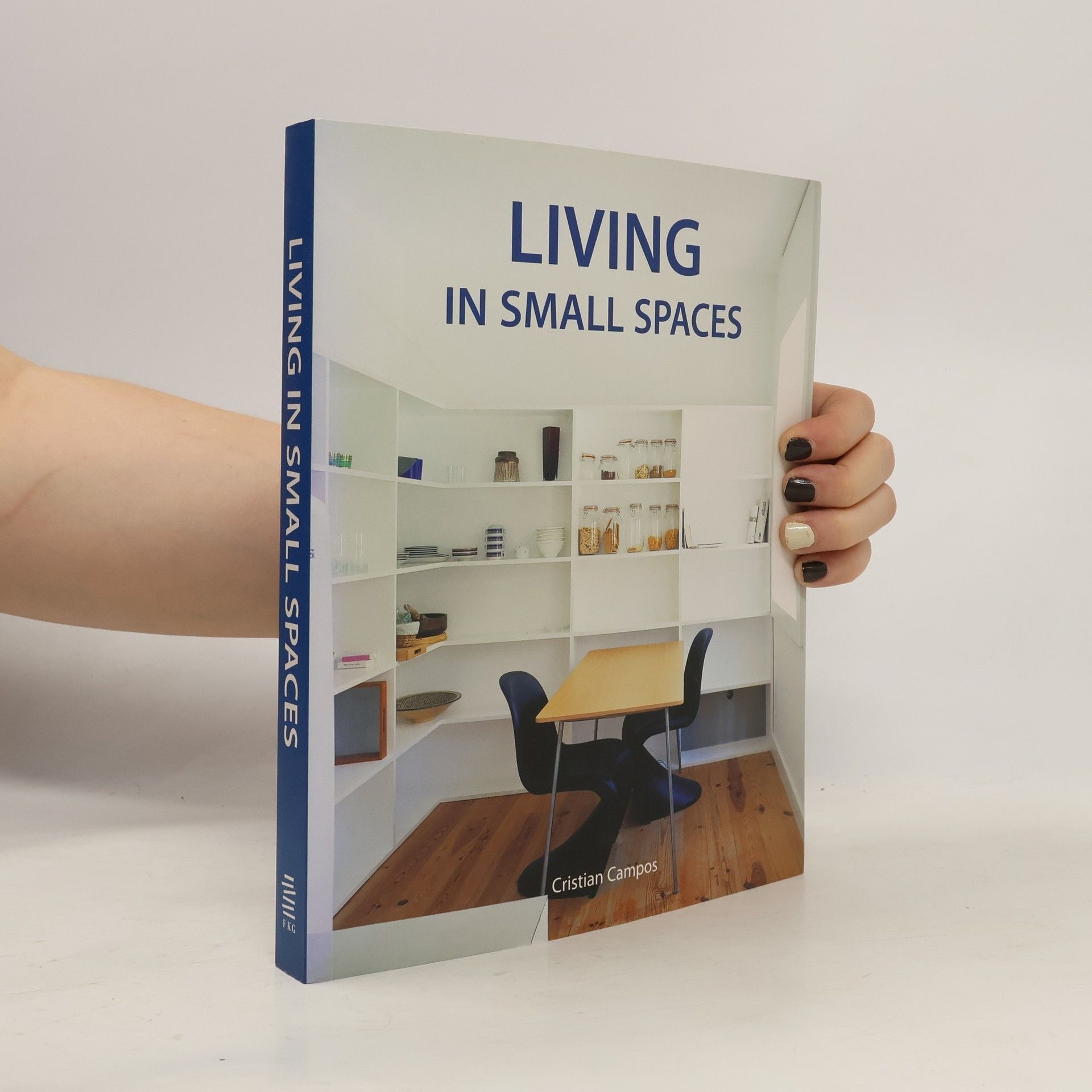 Various authors Living in Small Spaces