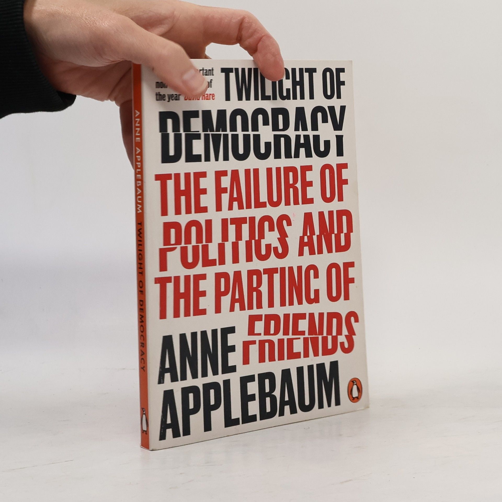 Anne Applebaum Twilight of democracy : the failure of politics and the parting of friends