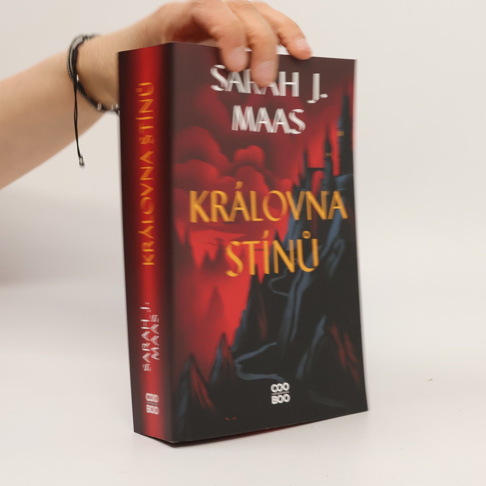 Sarah J. Maas Královna stínů