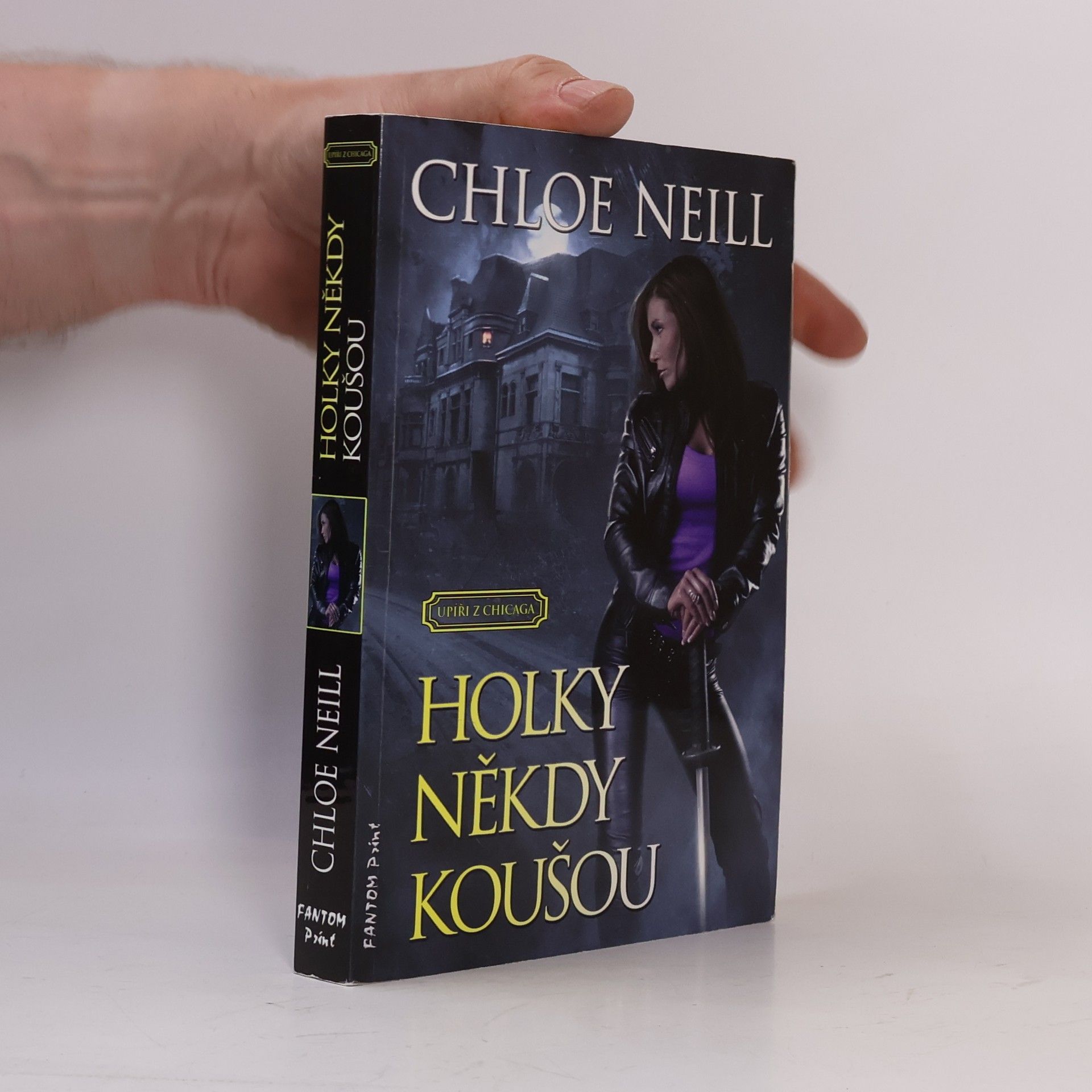 Chloe Neill Holky někdy koušou