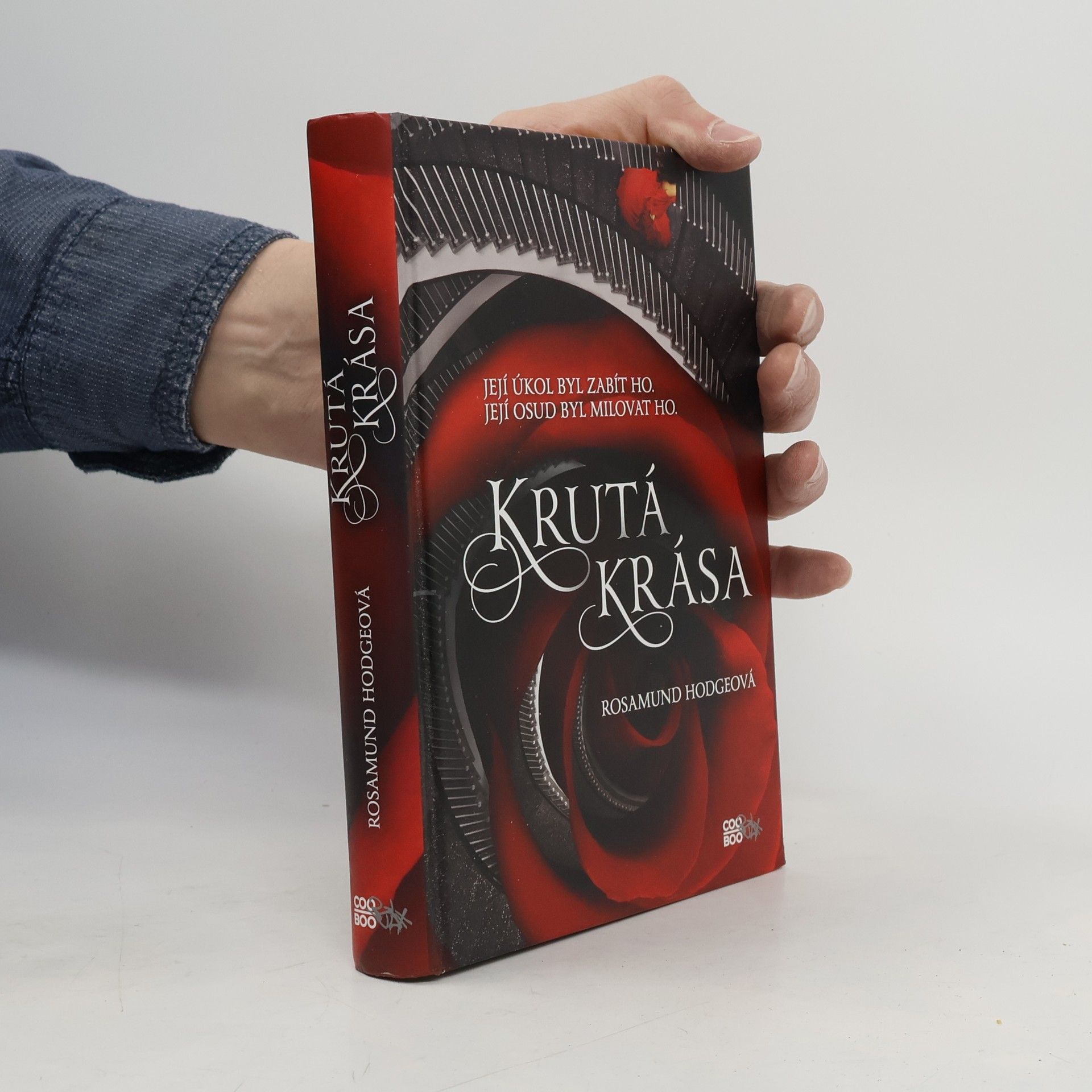 Rosamund Hodge Krutá krása