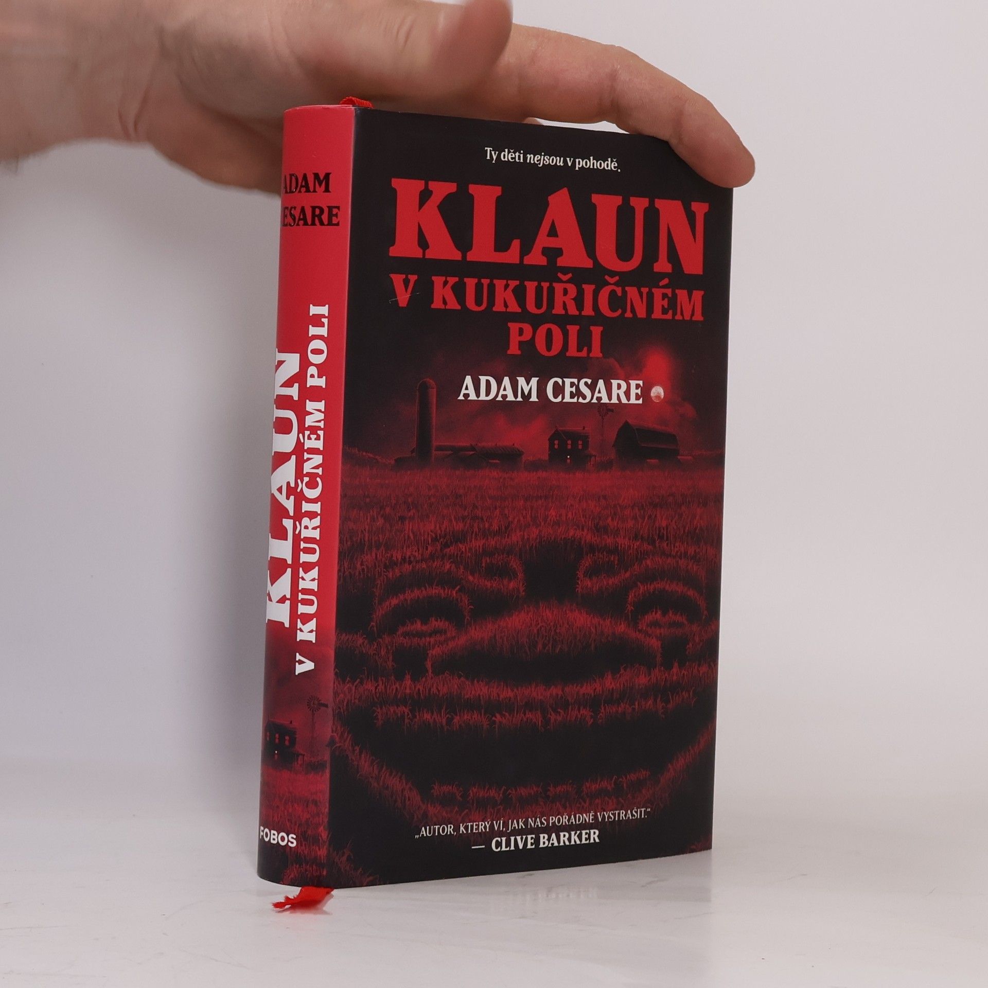 Adam Cesare Klaun v kukuřičném poli