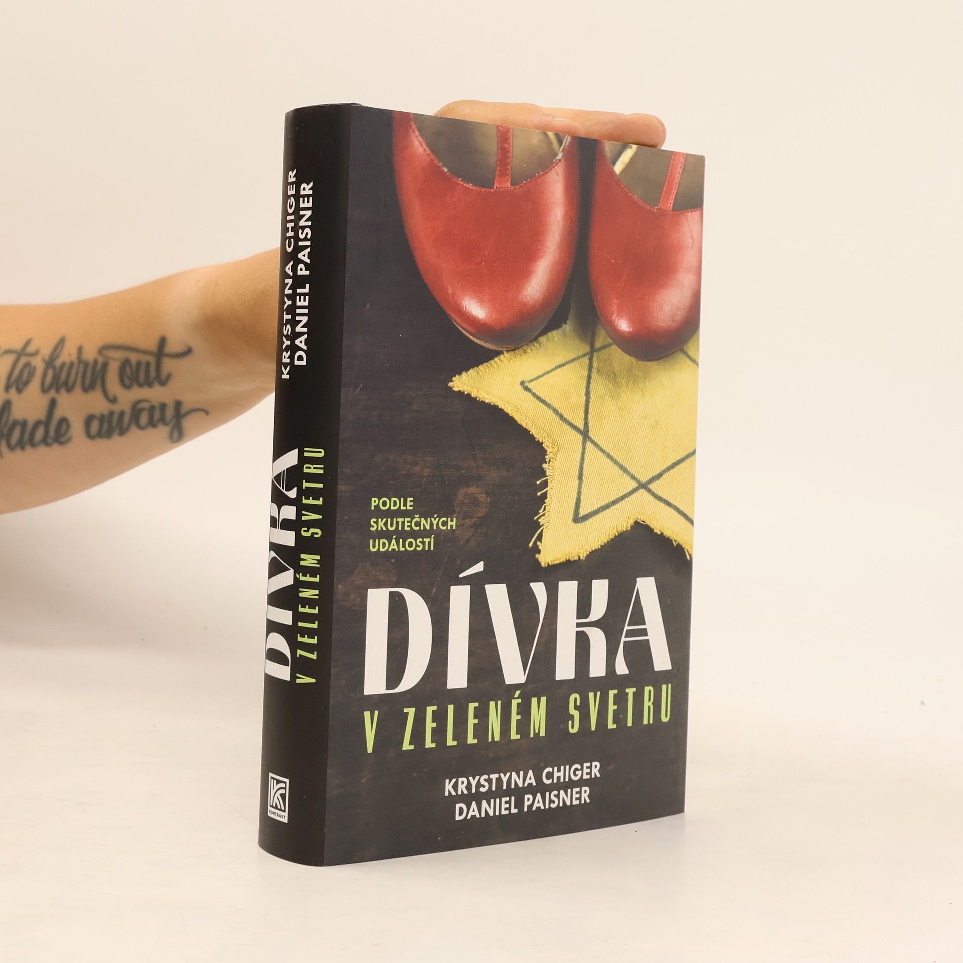 Krystyna Chiger Dívka v zeleném svetru