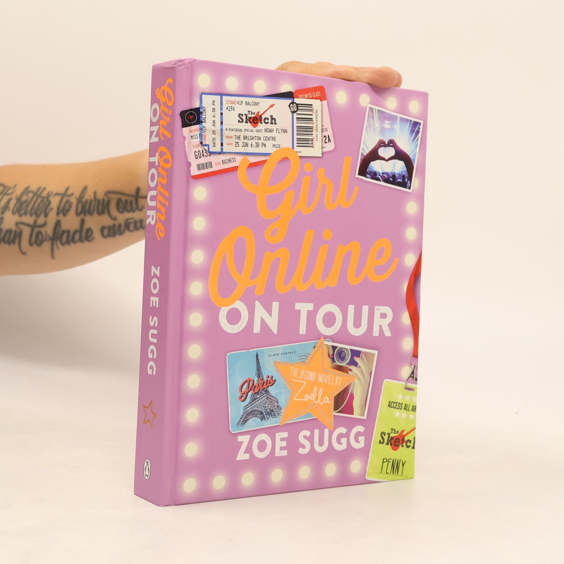 Zoe Sugg Girl online. On tour