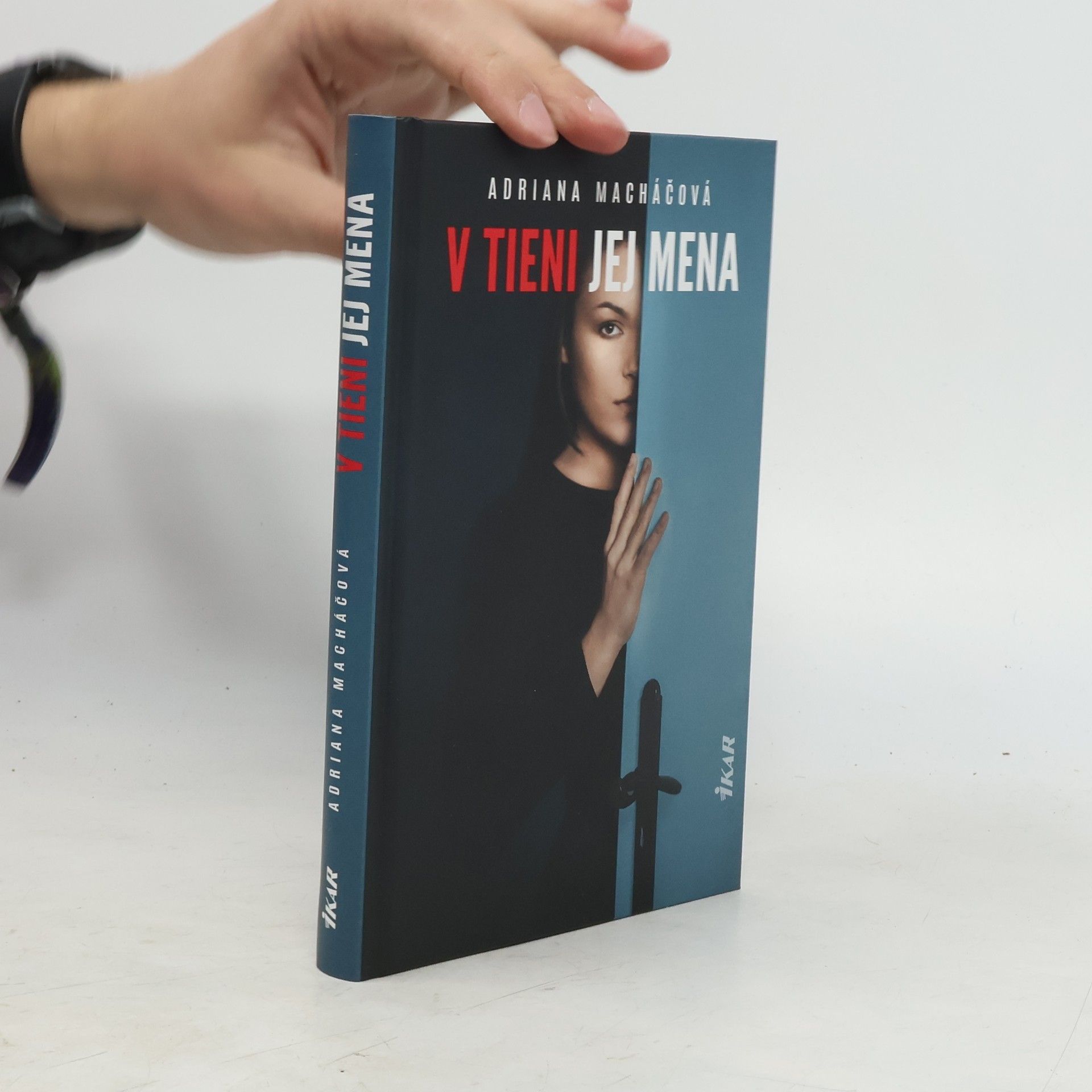 Adriana Macháčová V tieni jej mena