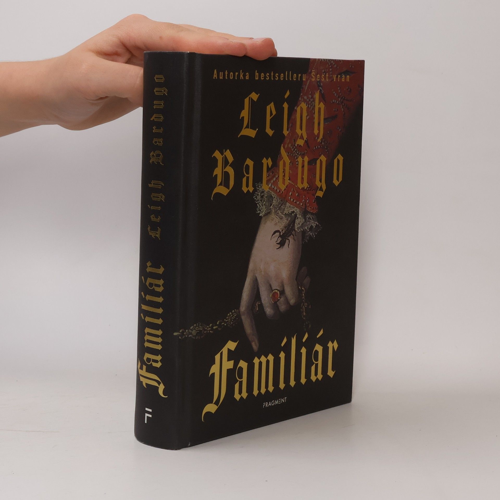 Leigh Bardugo Familiár