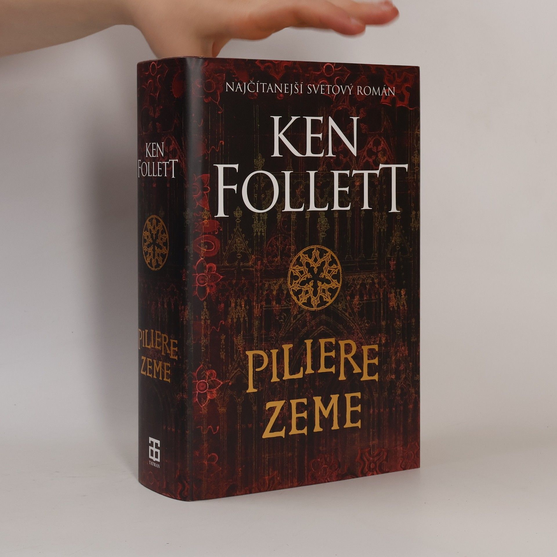 Ken Follett Piliere zeme