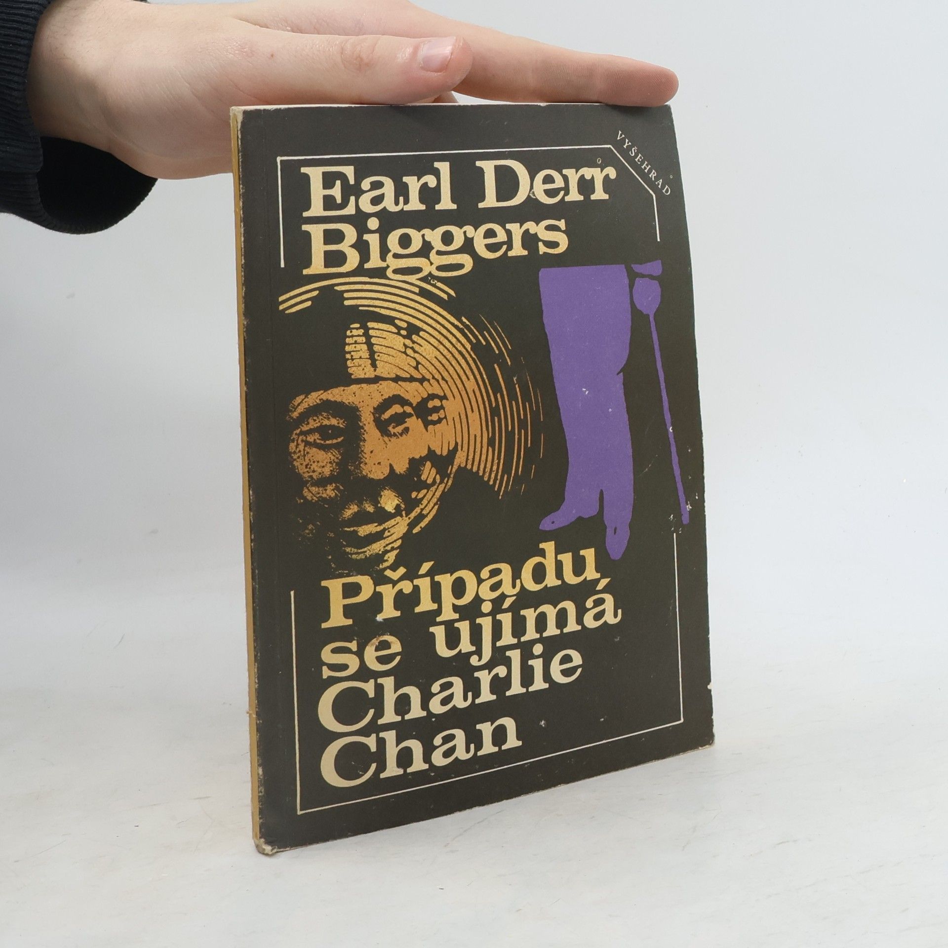 Earl Derr Biggers Případu se ujímá Charlie Chan