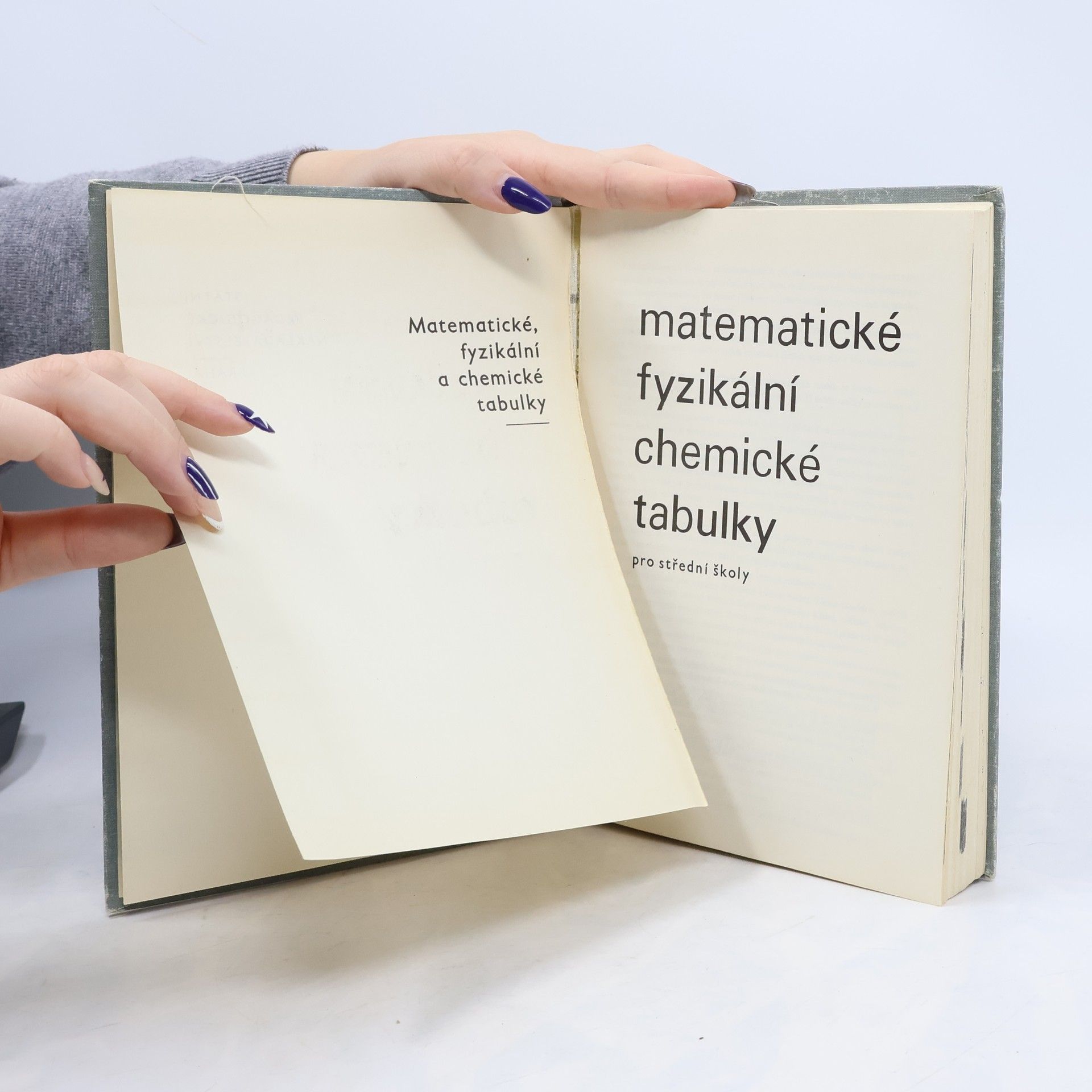 Jiří Mikulčák Matematické, fyzikální a chemické tabulky pro střední školy