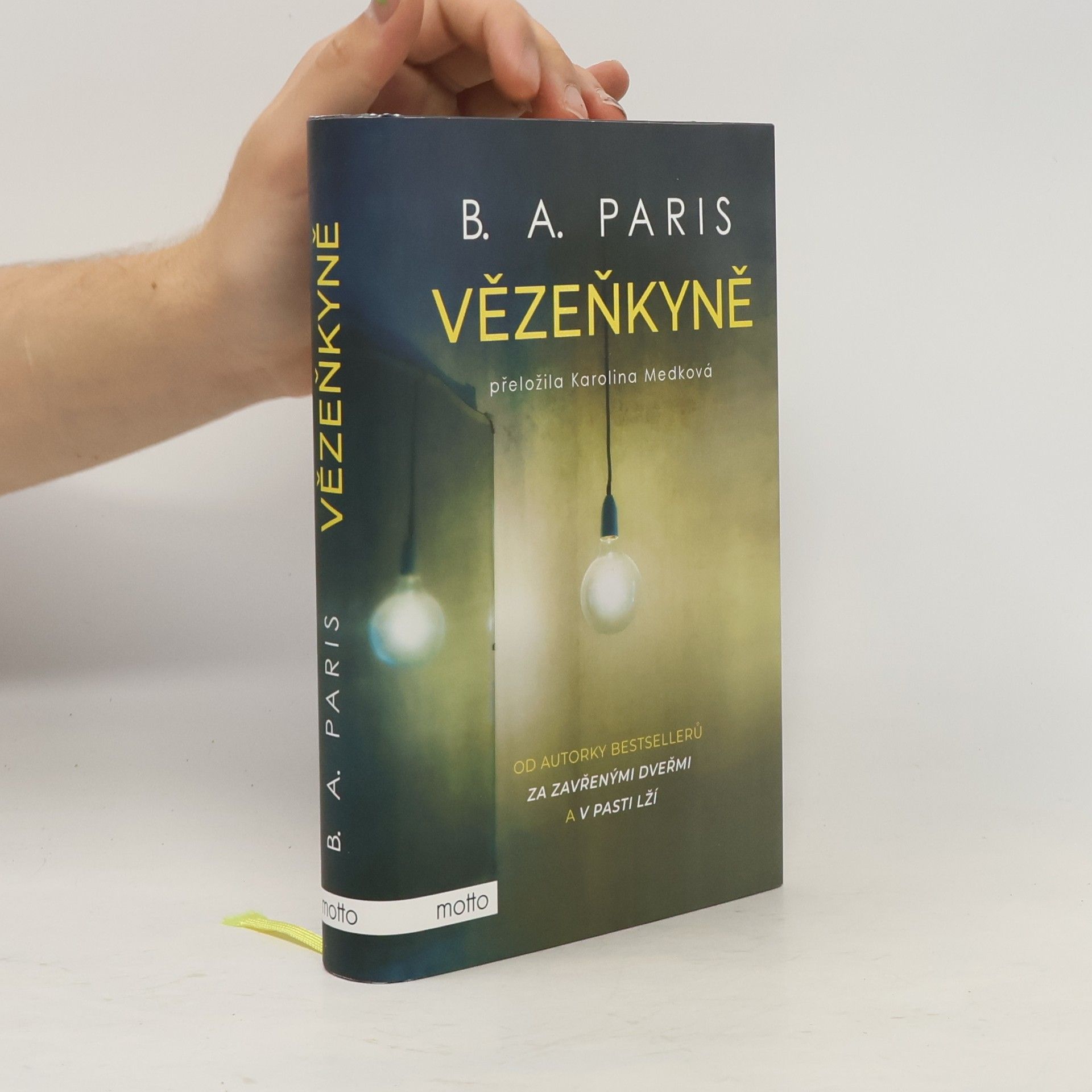 B. A. Paris Vězenkyně