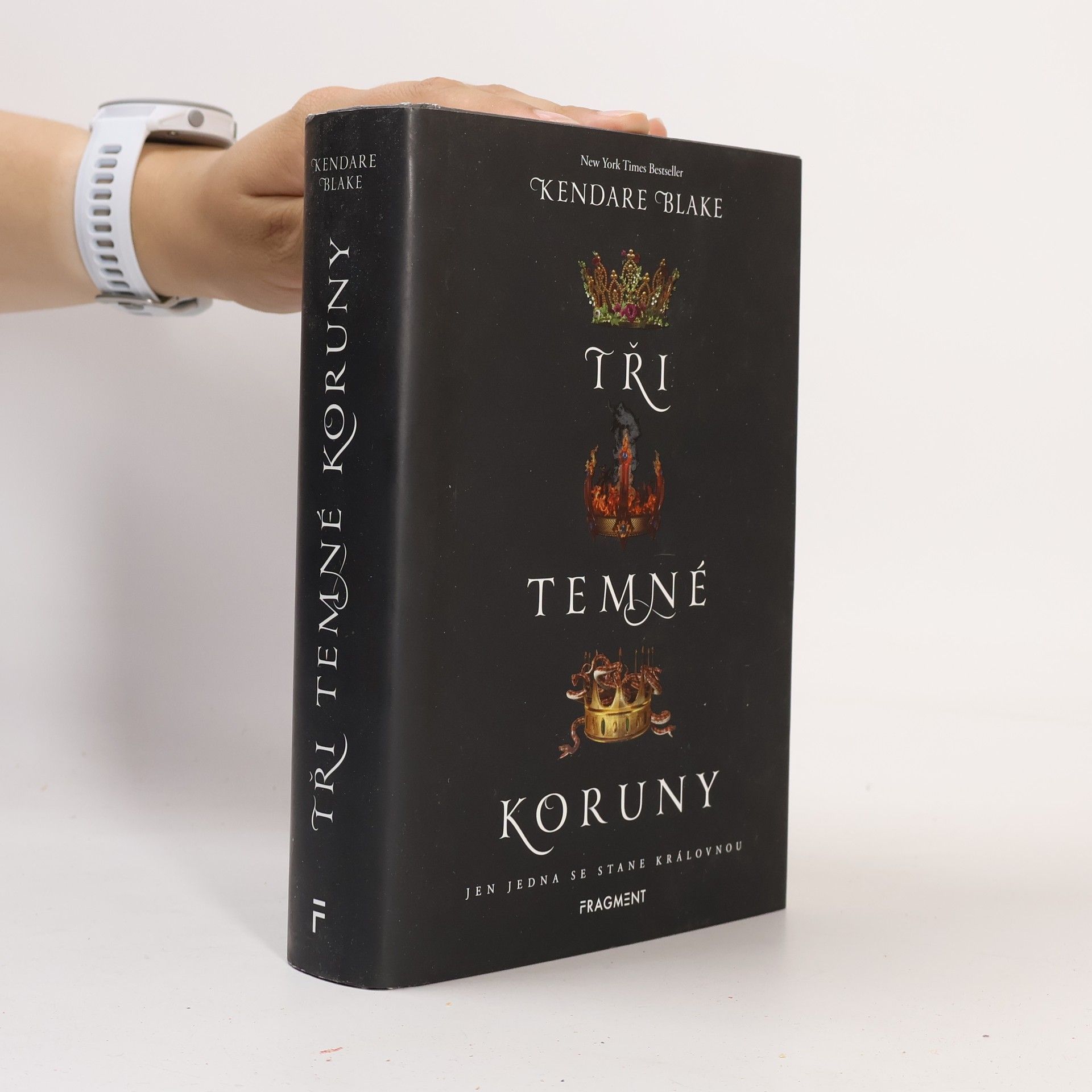 Kendare Blake Tři temné koruny