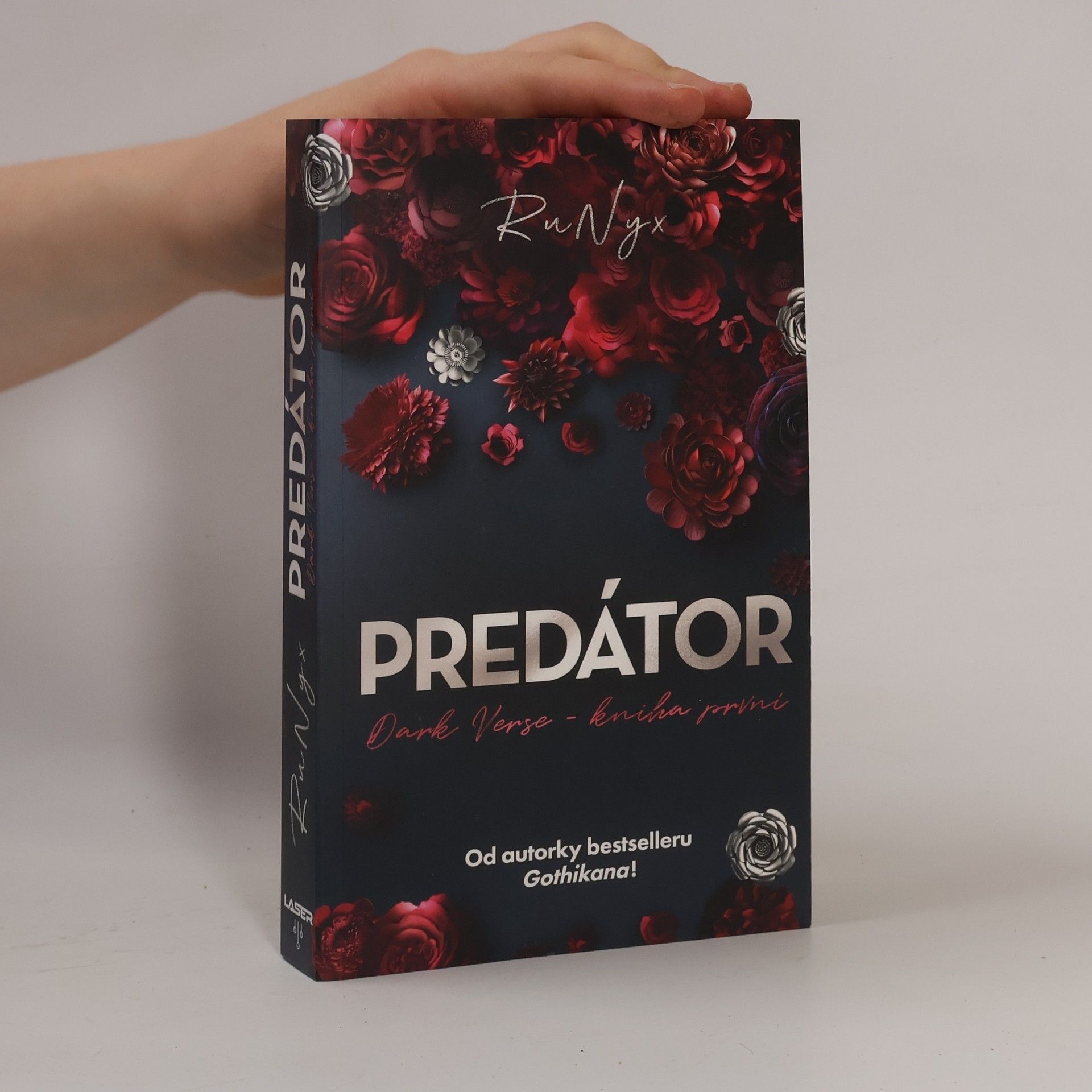 Aleš Procházka Dark Verse. Kniha první, Predátor