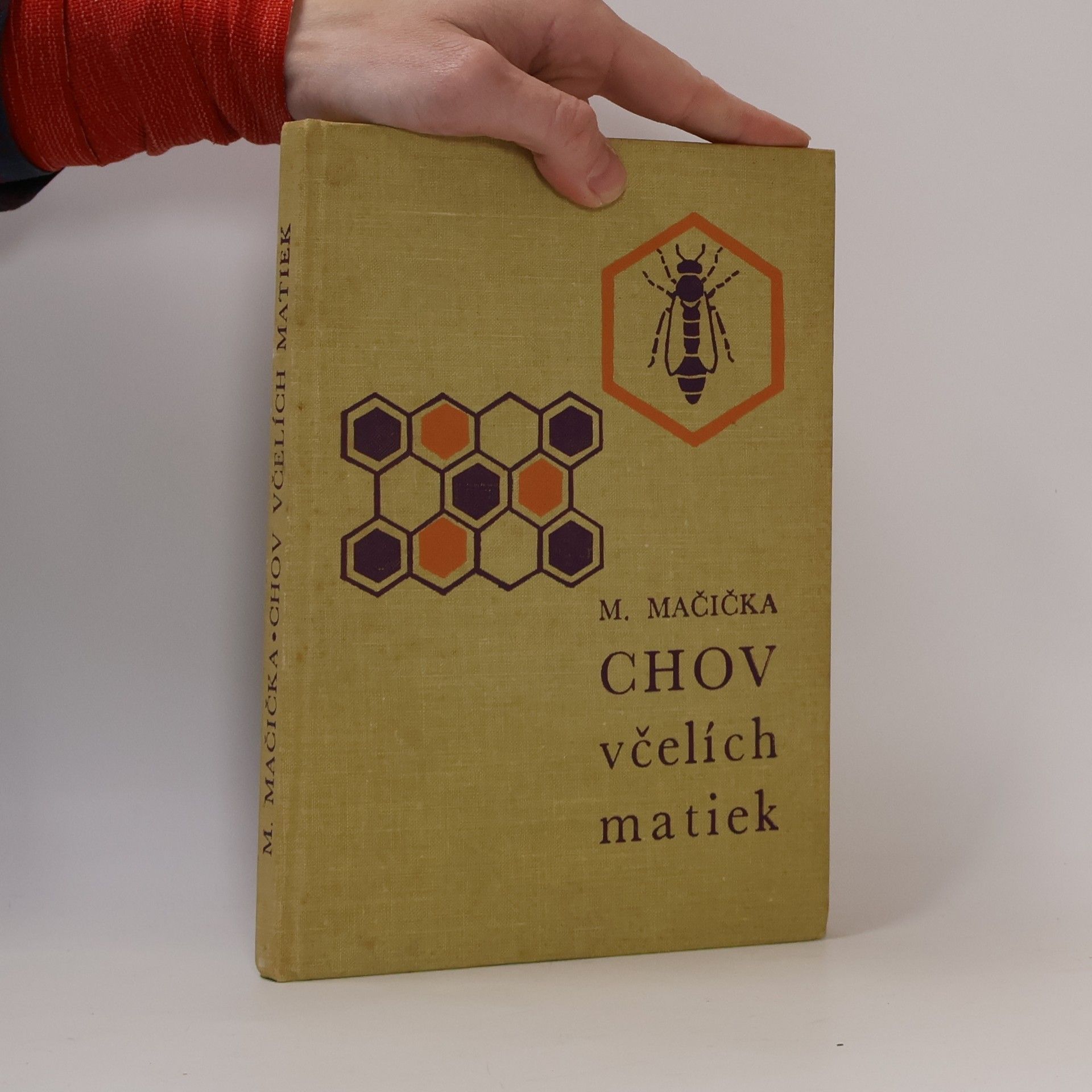 Michal Mačička Chov včelích matiek