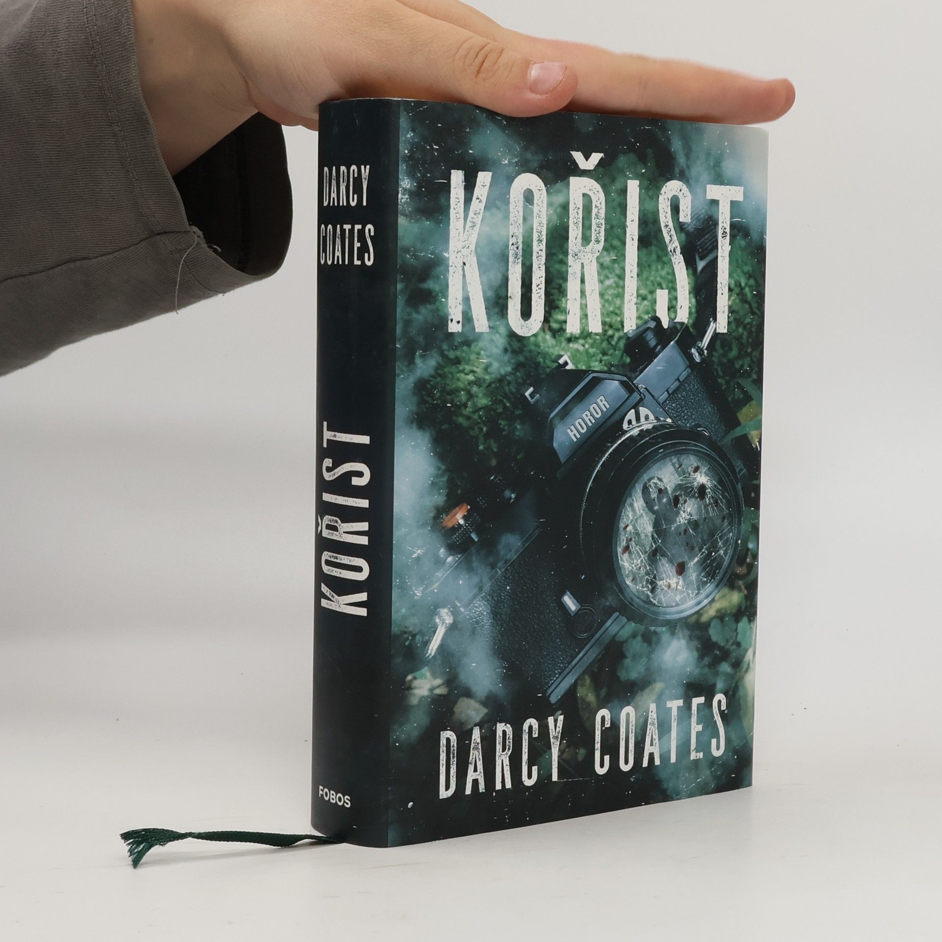 Darcy Coates Kořist