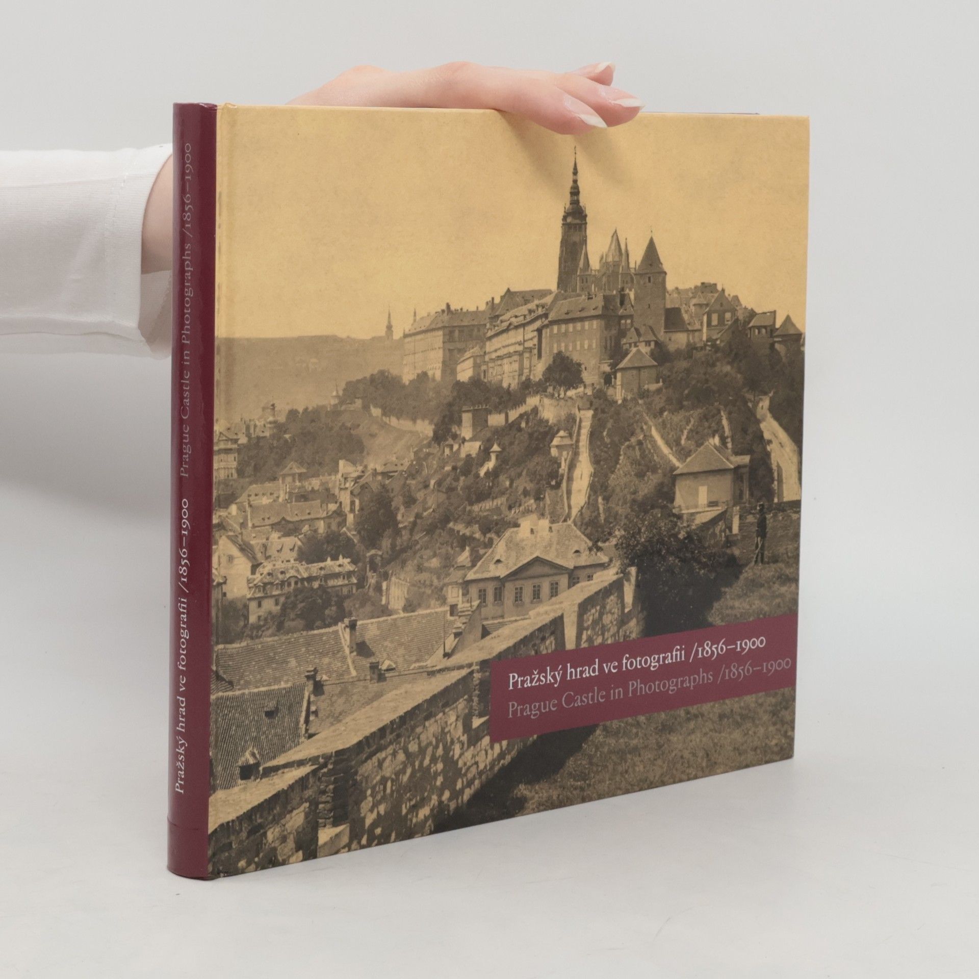 Eliška Fučíková Pražský hrad ve fotografii 1856-1900 : Prague Castle in Photographs 1856-1900