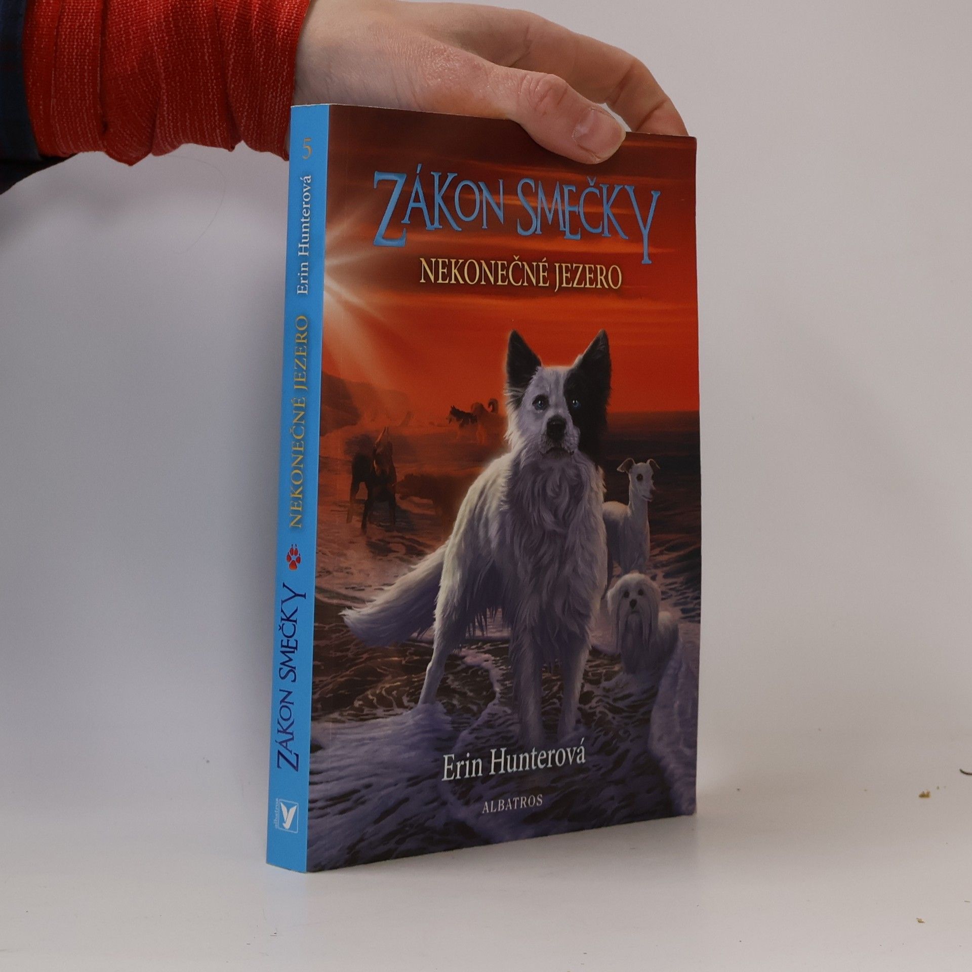 Erin Hunter Nekonečné jezero. Zákon smečky