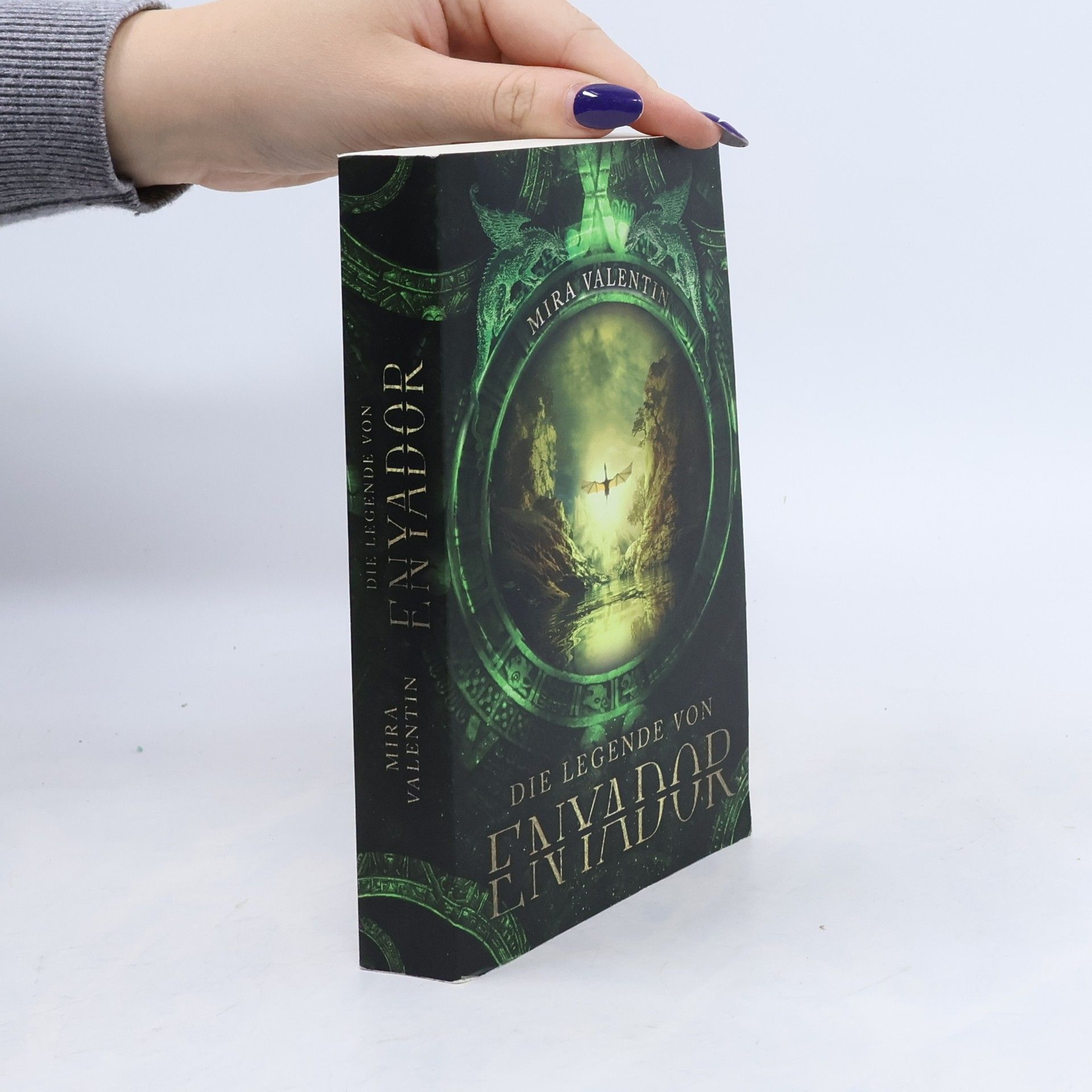 Mira Valentin Die Legende von Enyador