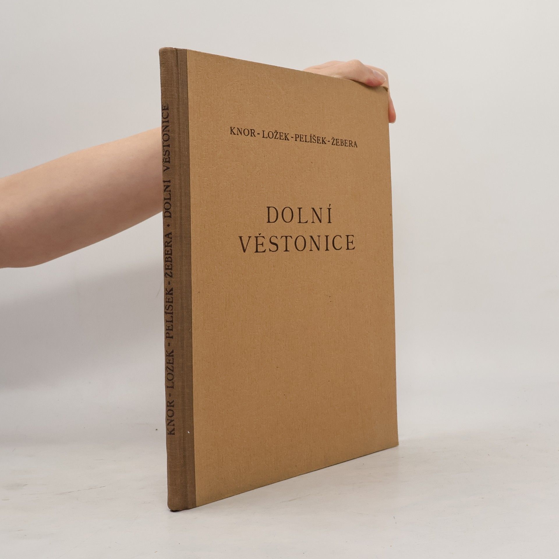 Dolní Věstonice. Výzkum tábořiště lovců mamutů v letech 1945-1947