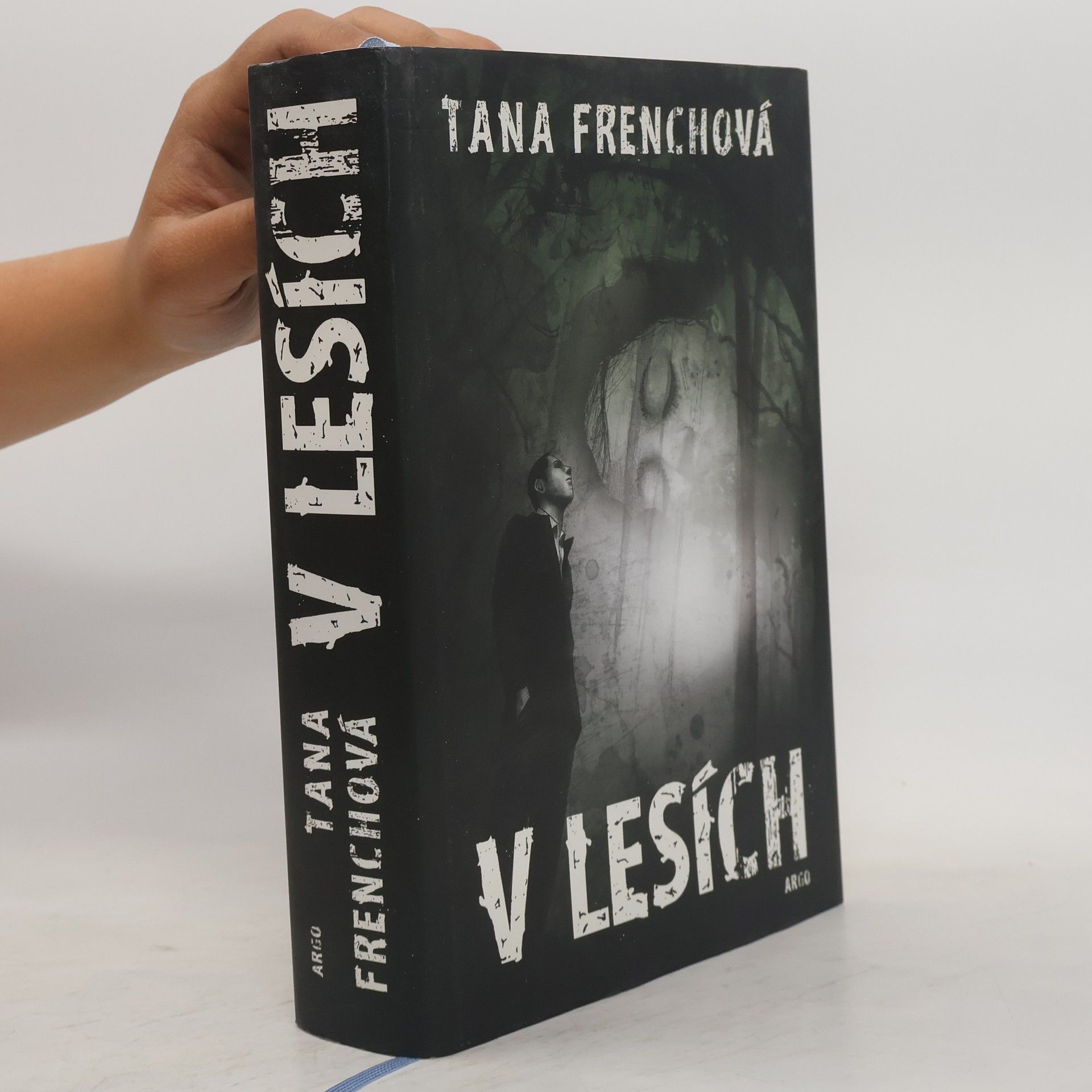 Tana French V lesích