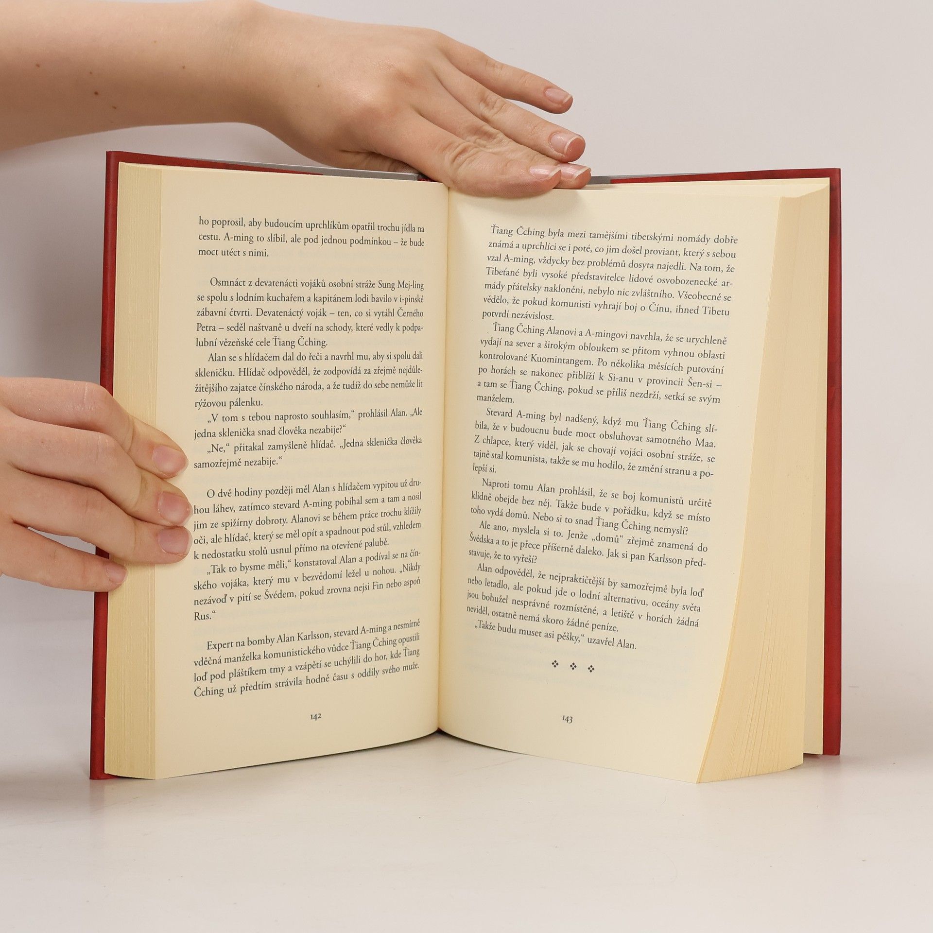 Jonas Jonasson Stoletý stařík, který vylezl z okna a zmizel