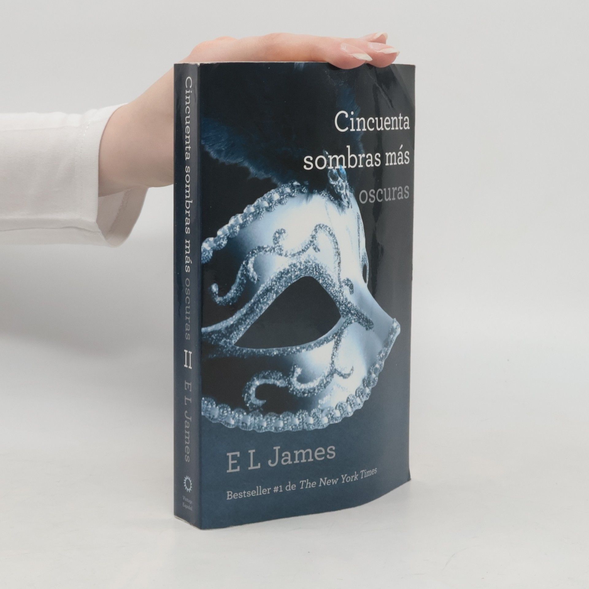 E. L. James Cincuenta sombras más oscuras