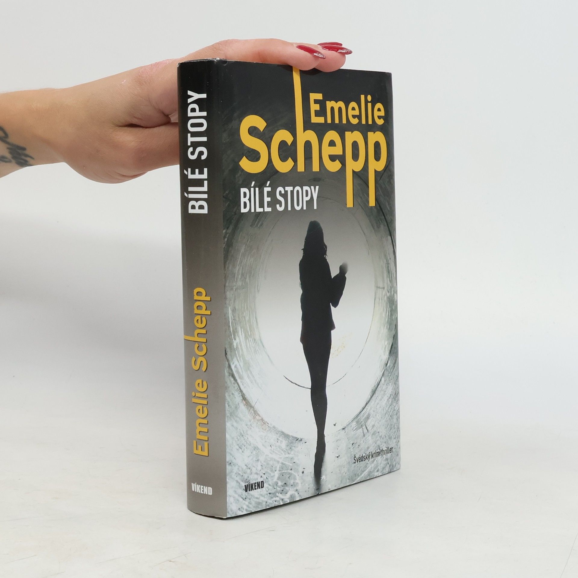Emelie Schepp Bílé stopy