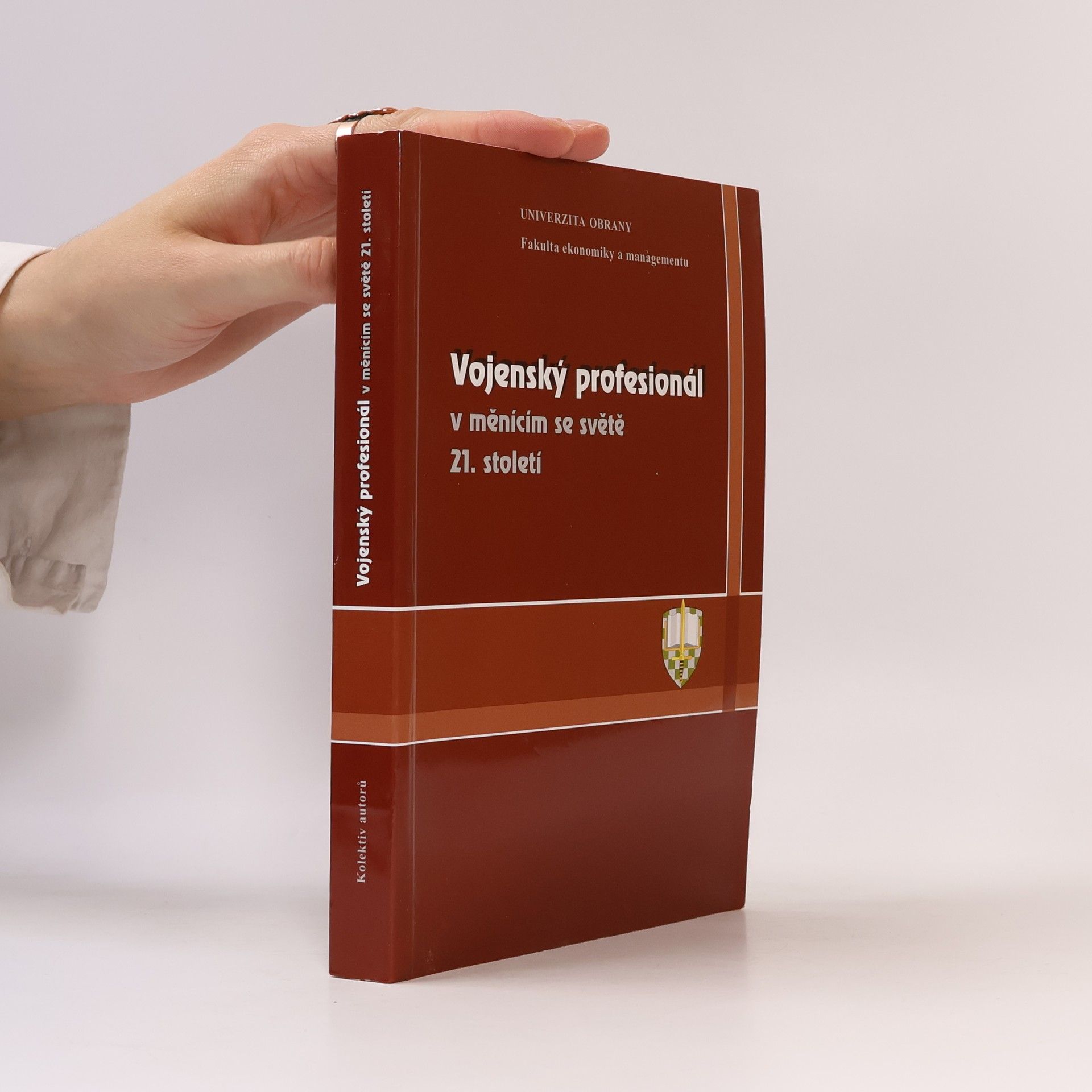 Kolektiv autorů Vojenský profesionál v měnícím se světě 21. století