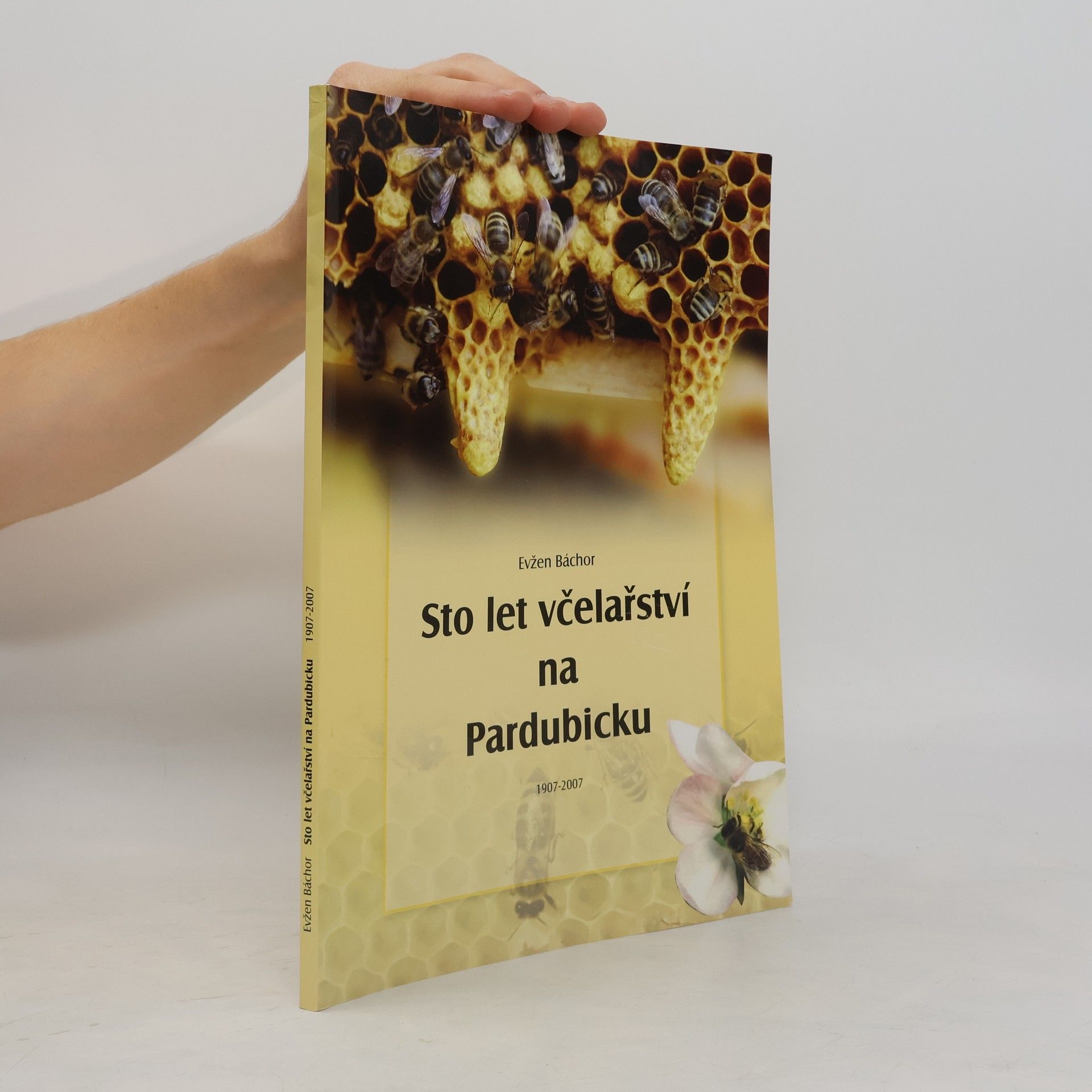 Evžen Báchor Sto let včelařství na Pardubicku