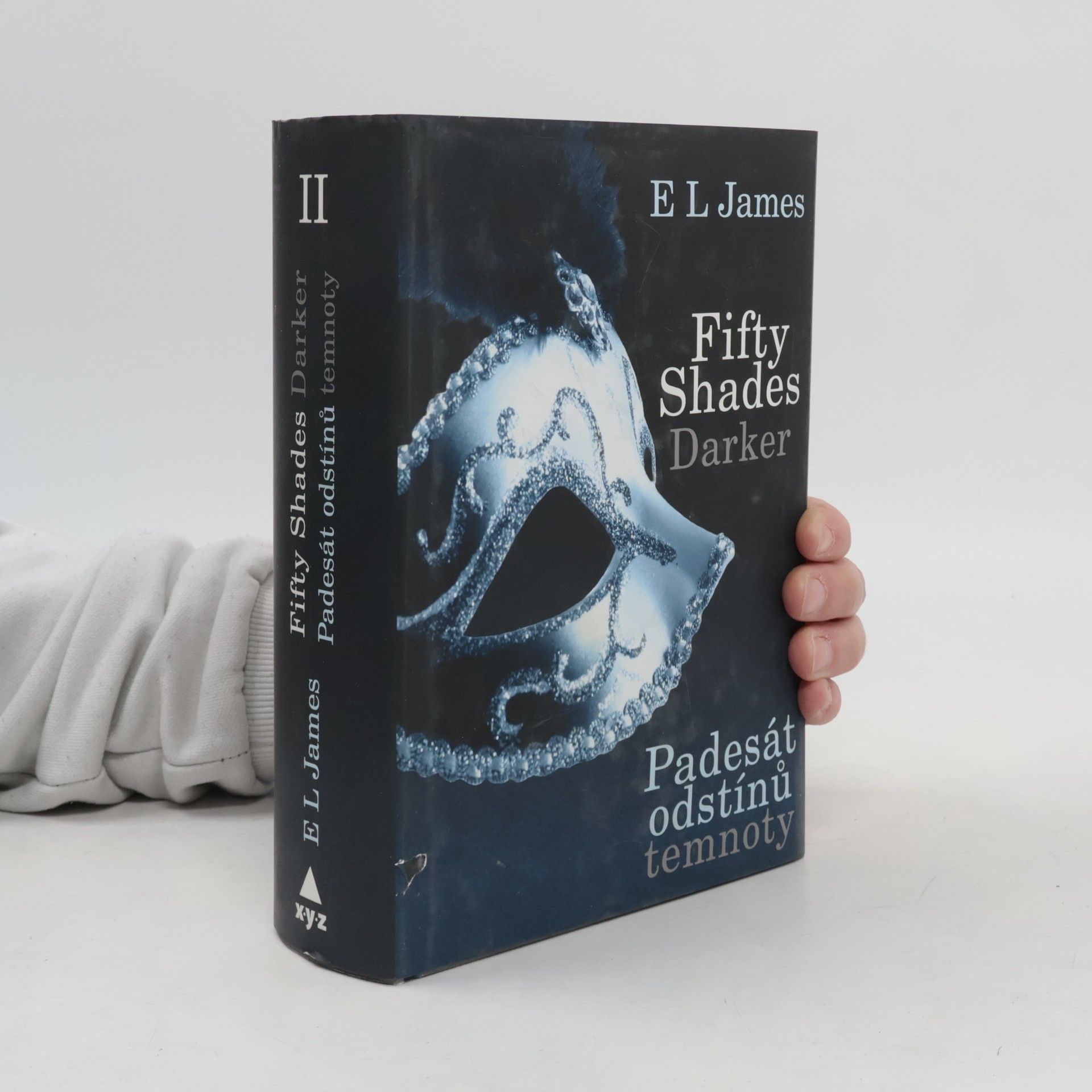 E. L. James Padesát odstínů temnoty